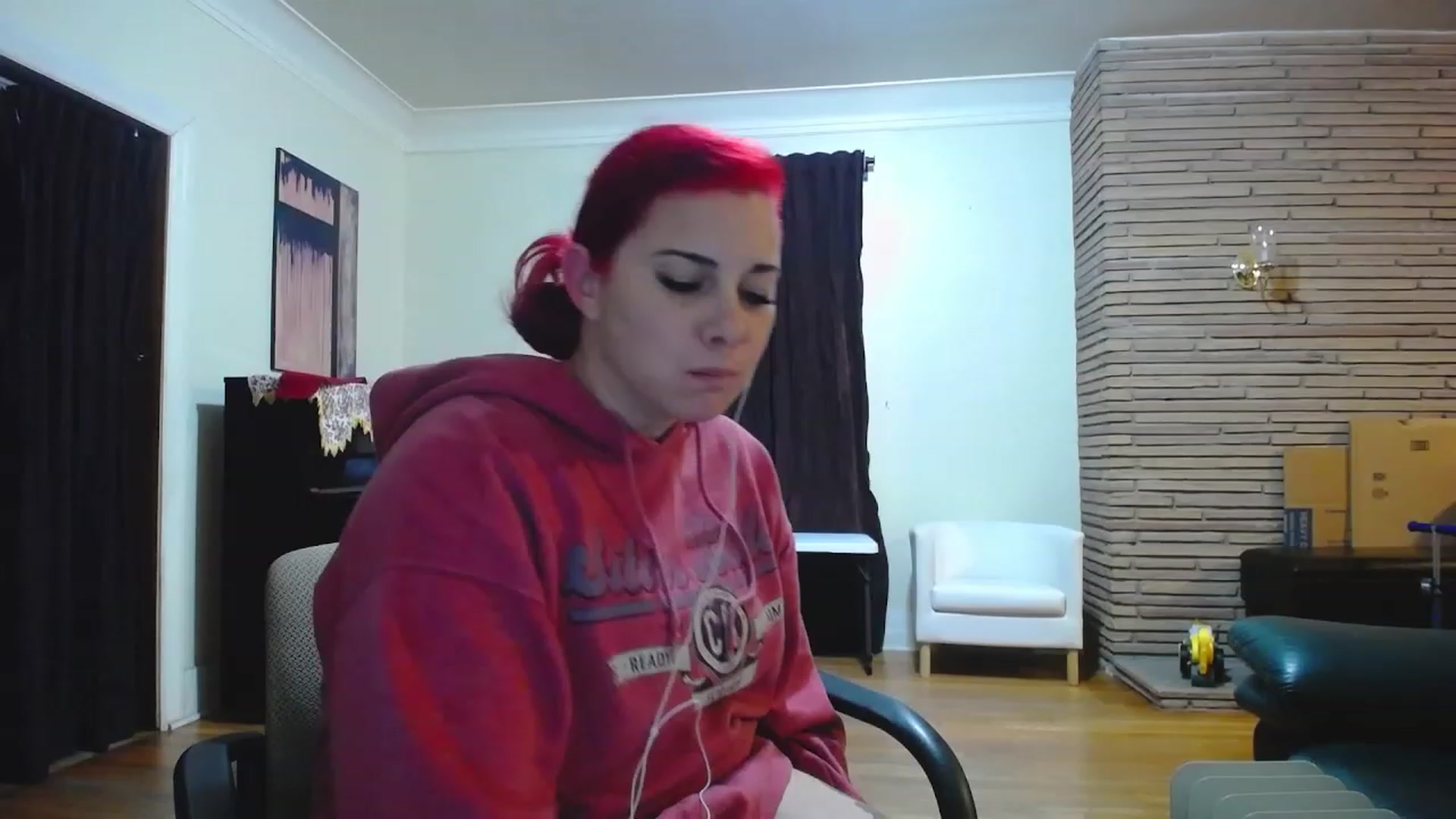 Gallery image thumbnail from FoxyDame's myfreecams stream on, 12/05/2022, 08:23 image 19 of 20