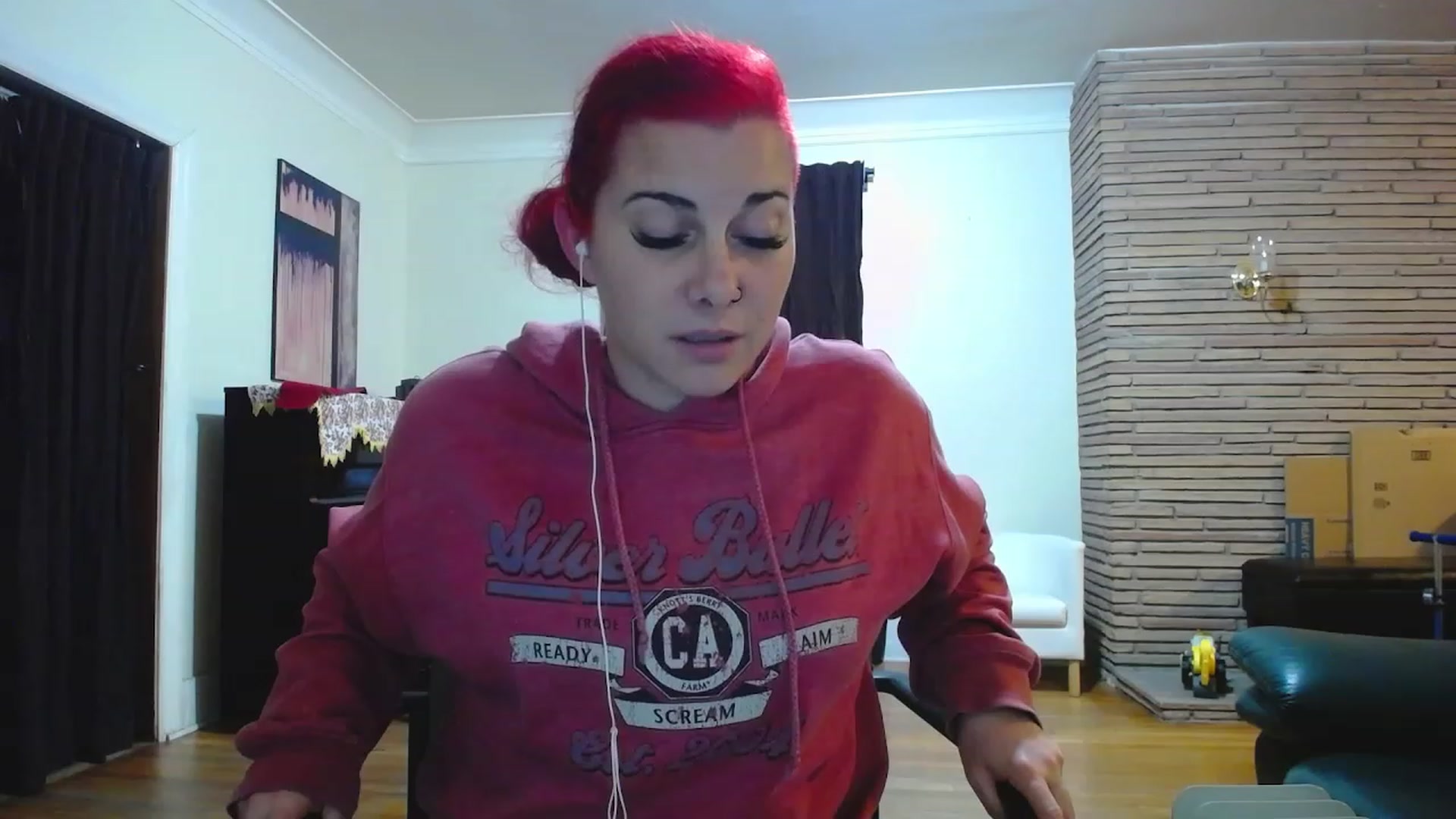 Gallery image thumbnail from FoxyDame's myfreecams stream on, 12/05/2022, 08:23 image 11 of 20