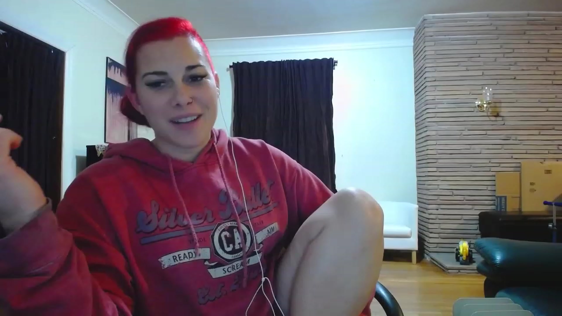 Gallery image thumbnail from FoxyDame's myfreecams stream on, 12/05/2022, 08:23 image 14 of 20