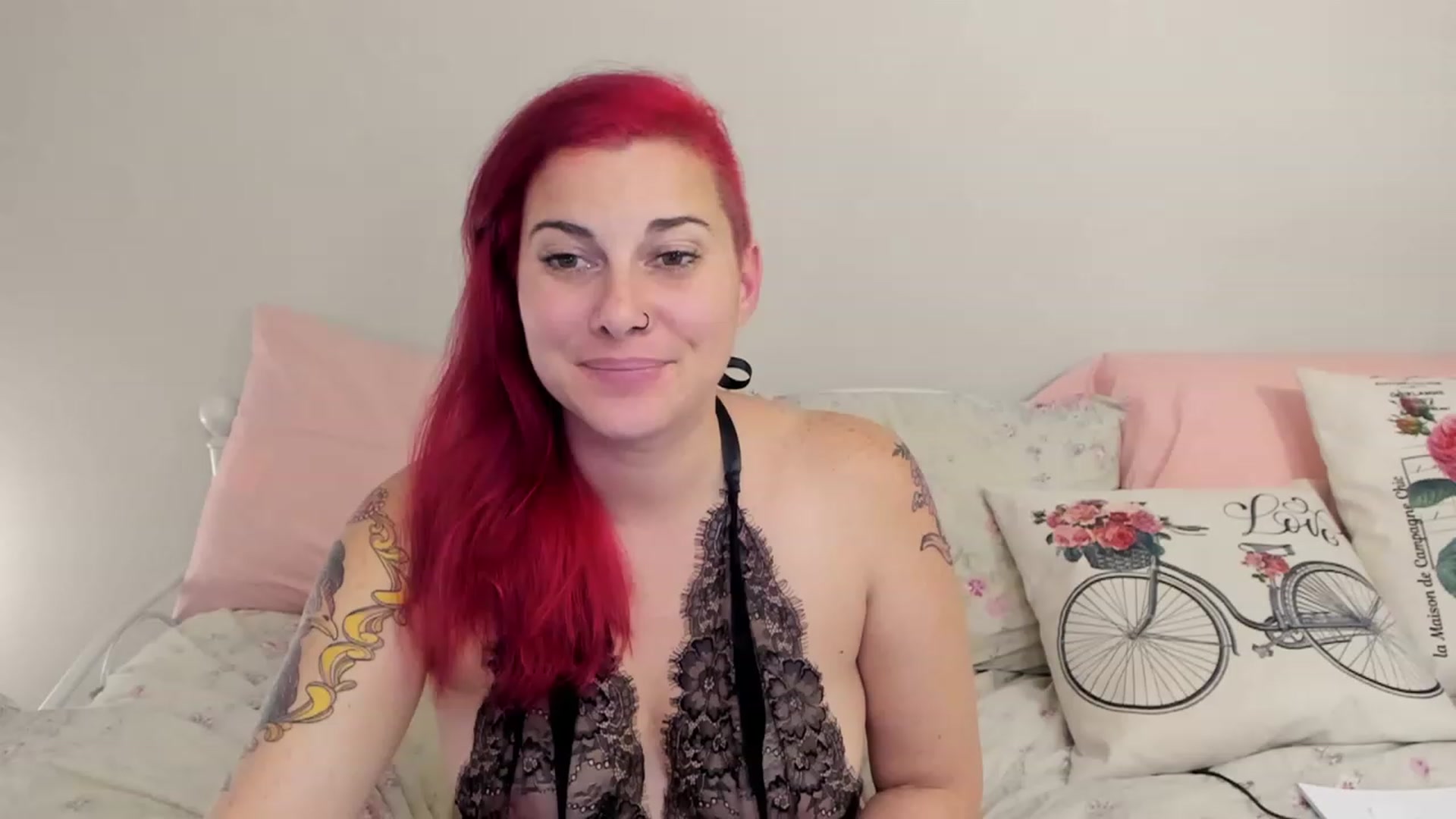 Gallery image thumbnail from FoxyDame's myfreecams stream on, 12/11/2022, 07:52 image 18 of 20