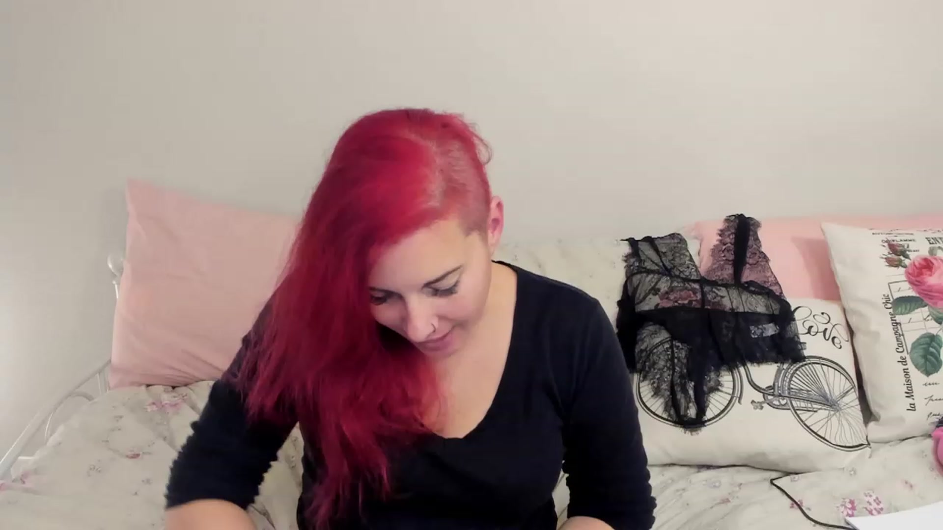 Gallery image thumbnail from FoxyDame's myfreecams stream on, 12/11/2022, 07:52 image 14 of 20