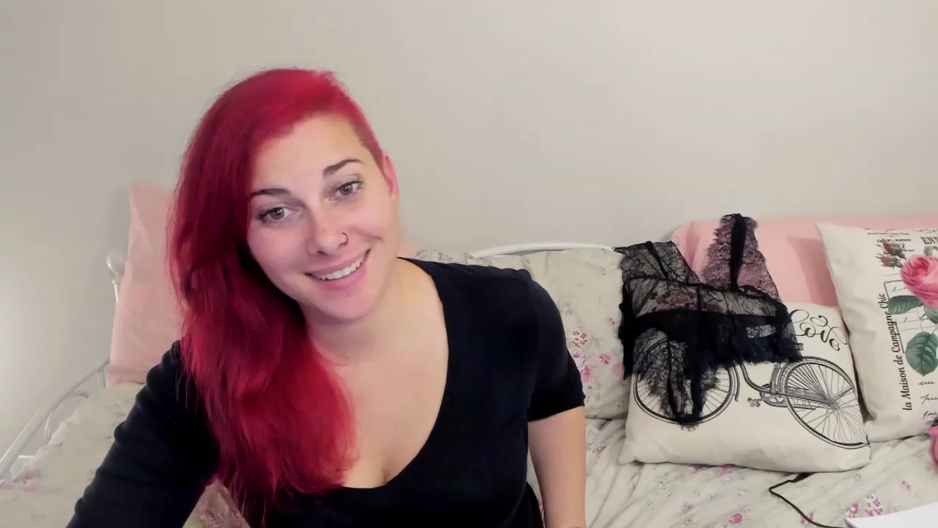 Gallery image thumbnail from FoxyDame's myfreecams stream on, 12/11/2022, 07:52 image 15 of 20