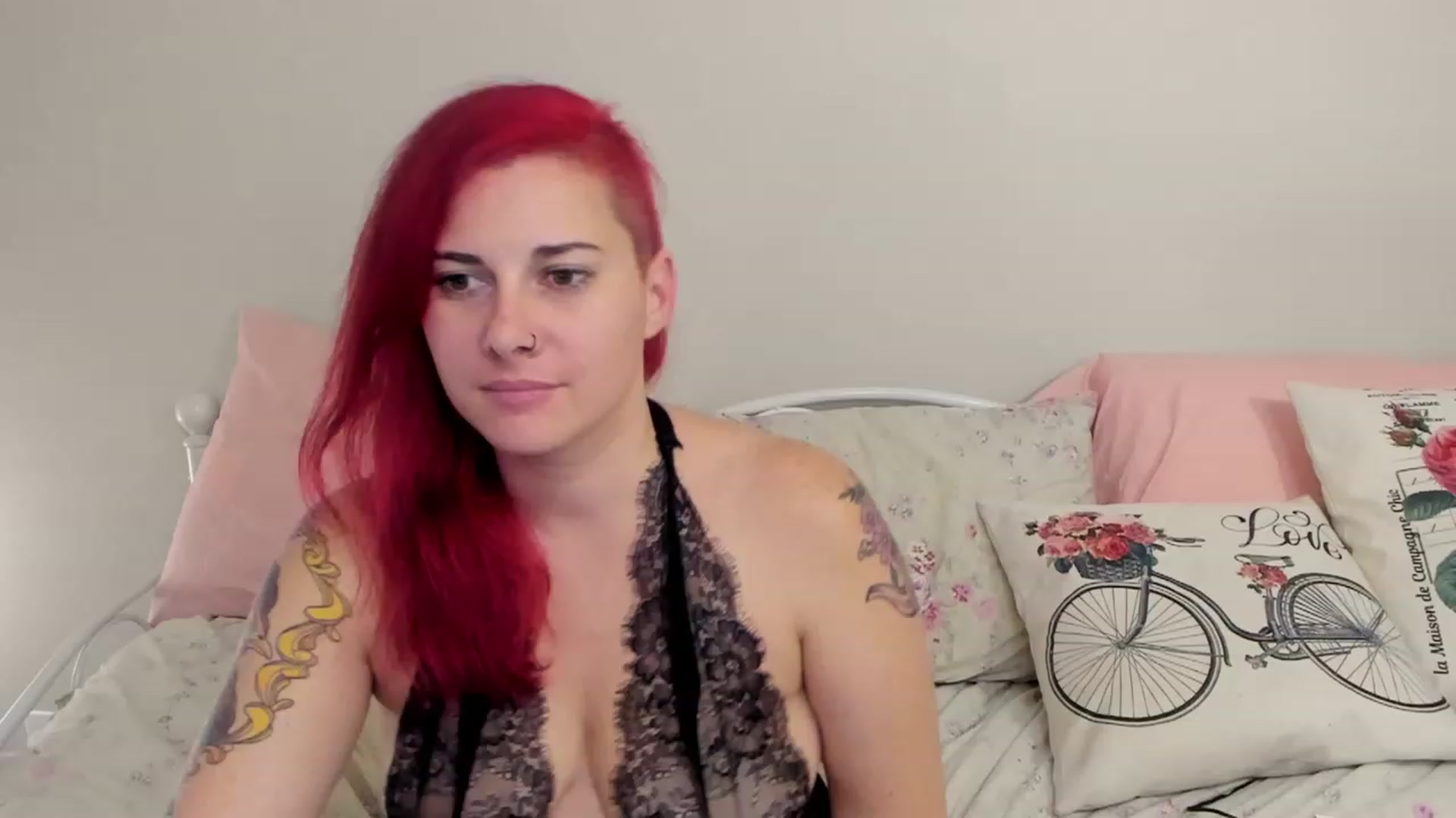 Gallery image thumbnail from FoxyDame's myfreecams stream on, 12/11/2022, 09:22 image 6 of 20