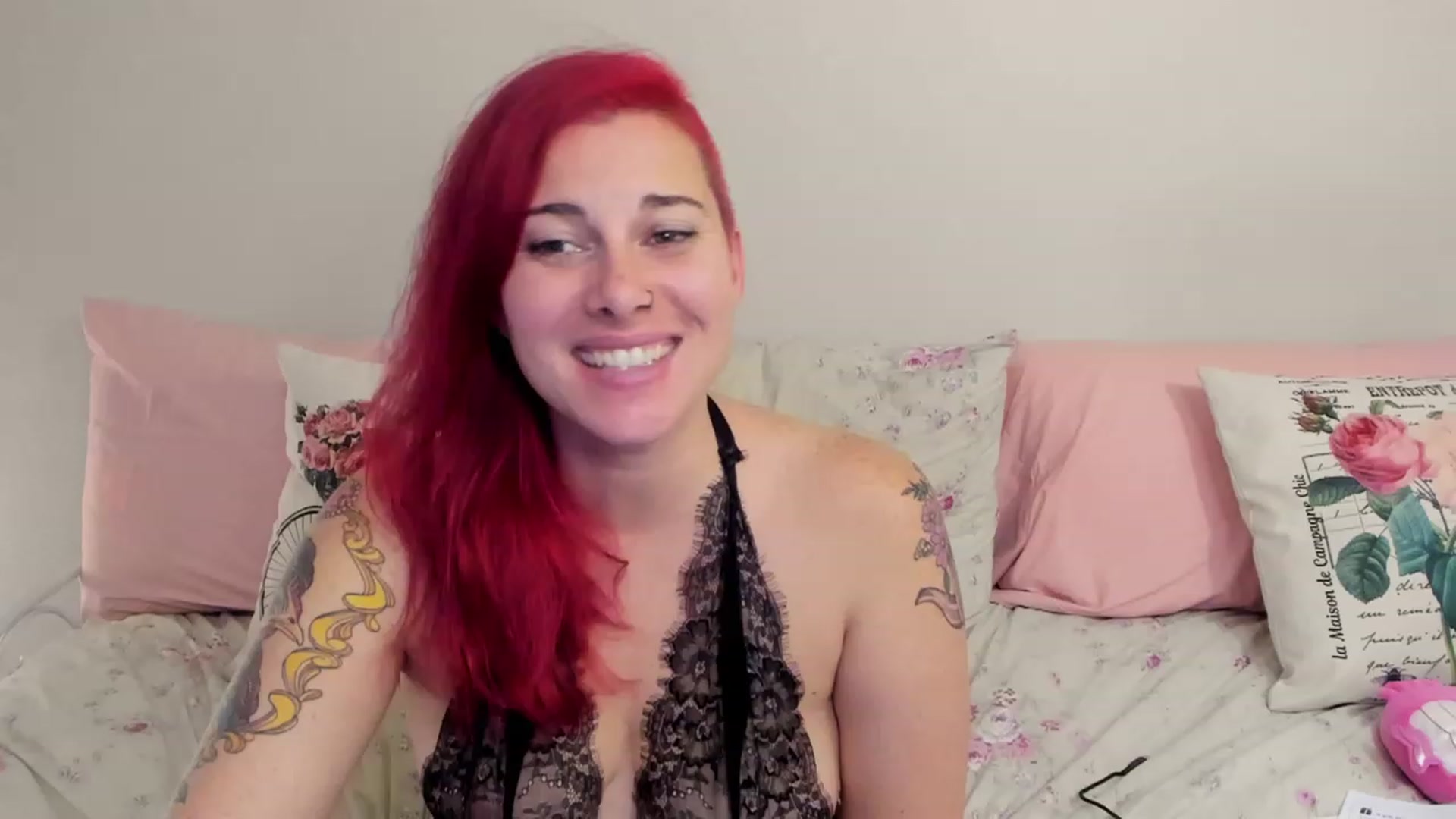 Gallery image thumbnail from FoxyDame's myfreecams stream on, 12/11/2022, 09:22 image 8 of 20