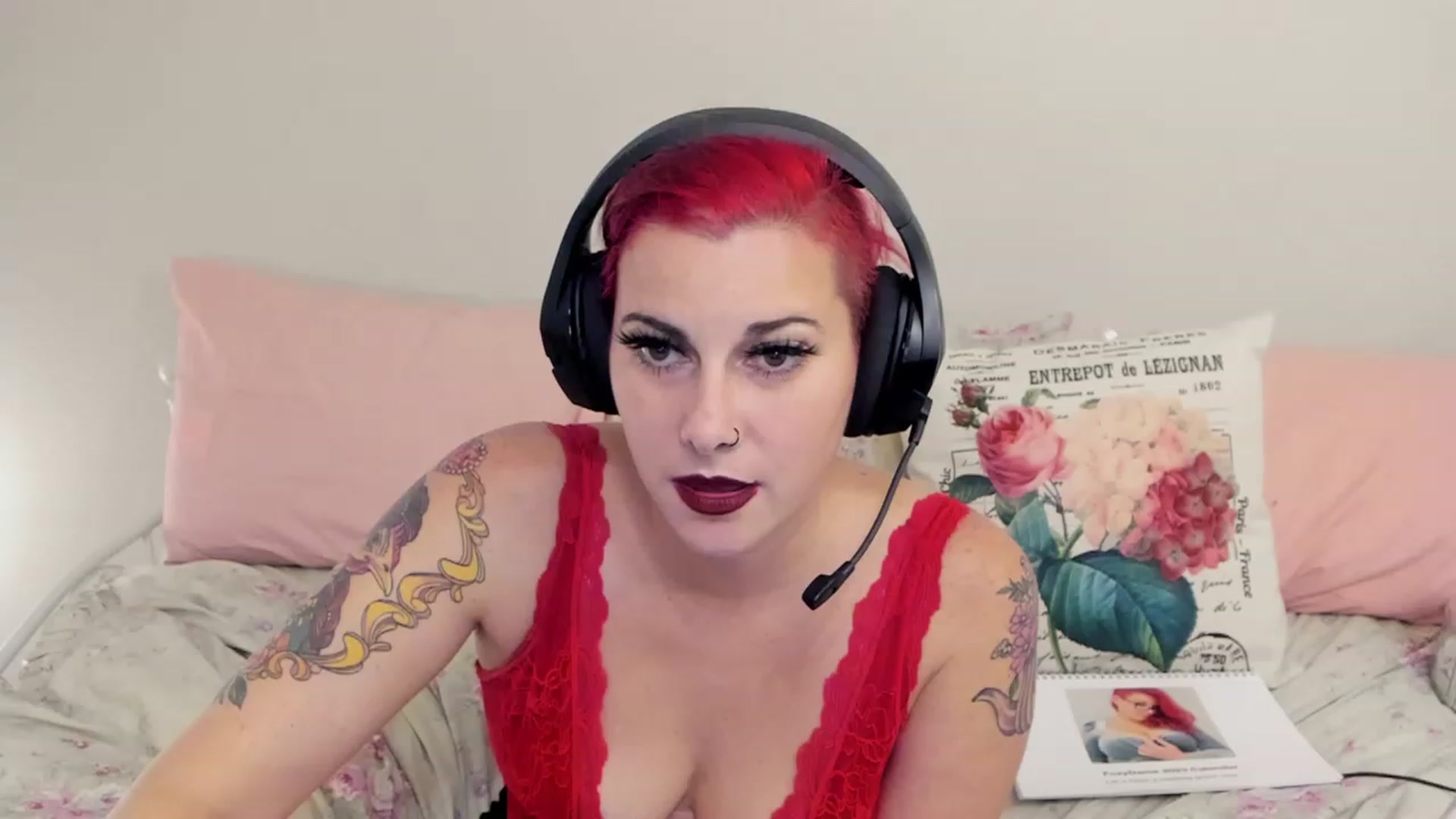 Gallery image thumbnail from FoxyDame's myfreecams stream on, 12/13/2022, 05:19 image 15 of 20