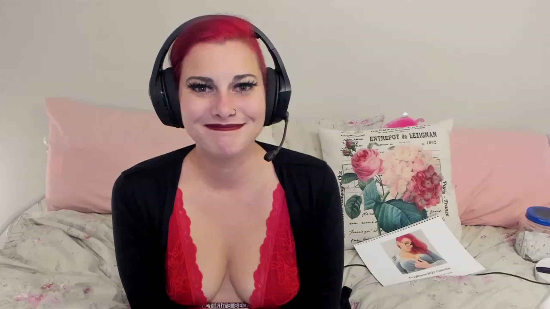 Gallery image thumbnail from FoxyDame's myfreecams stream on, 12/13/2022, 05:19 image 8 of 20