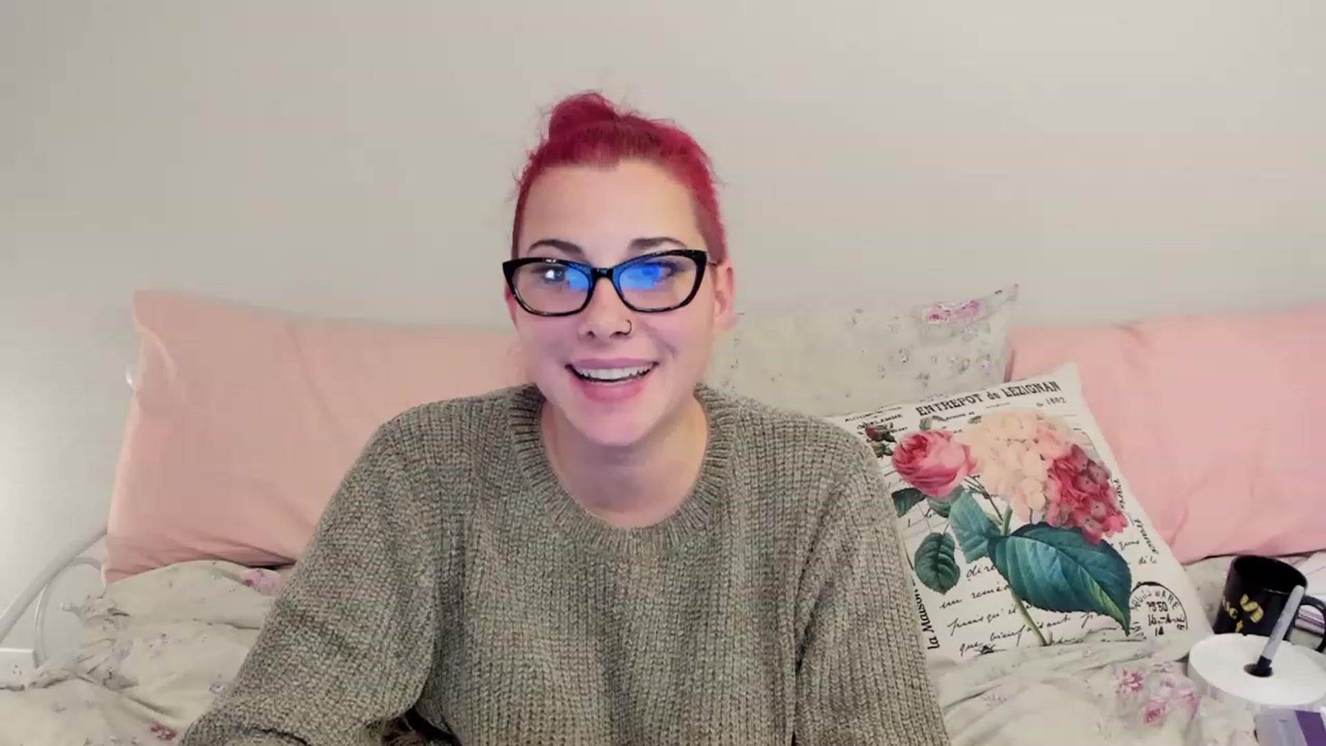 Gallery image thumbnail from FoxyDame's myfreecams stream on, 12/15/2022, 08:00 image 3 of 20