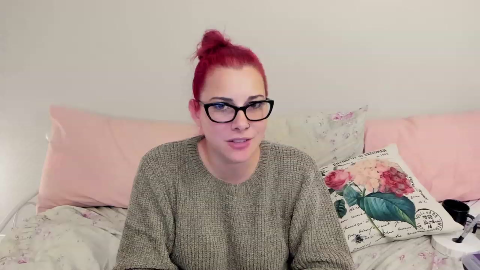 Gallery image thumbnail from FoxyDame's myfreecams stream on, 12/15/2022, 08:32 image 5 of 20