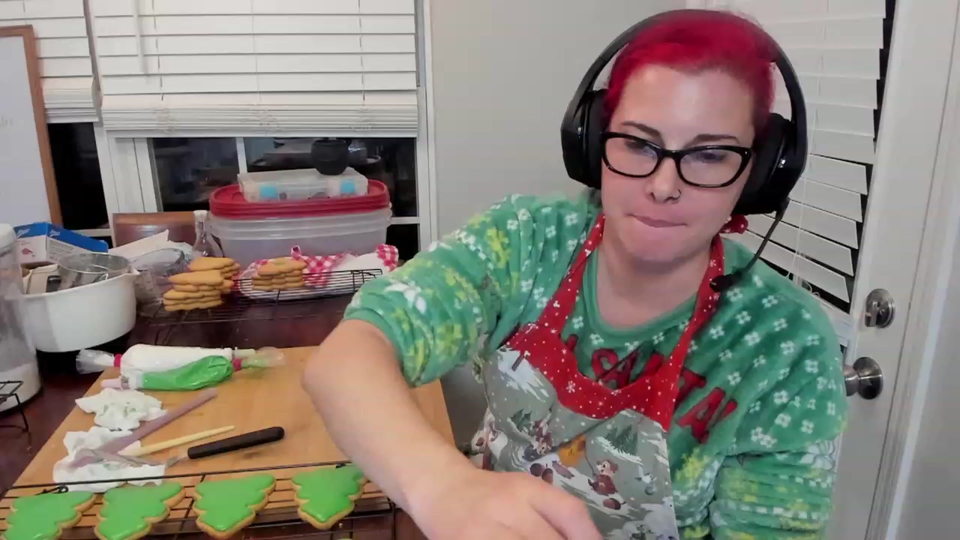 Gallery image thumbnail from FoxyDame's myfreecams stream on, 12/16/2022, 08:09 image 4 of 20