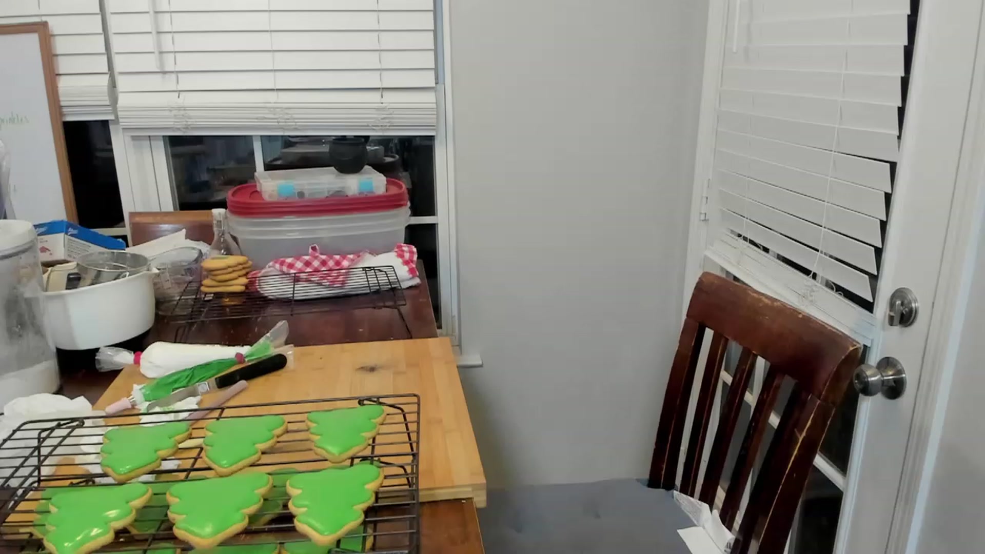 Gallery image thumbnail from FoxyDame's myfreecams stream on, 12/16/2022, 08:09 image 13 of 20