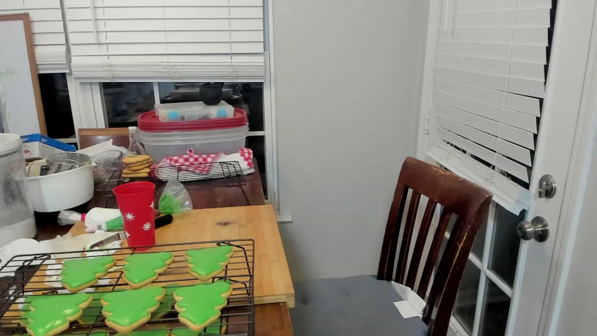 Gallery image thumbnail from FoxyDame's myfreecams stream on, 12/16/2022, 08:09 image 14 of 20