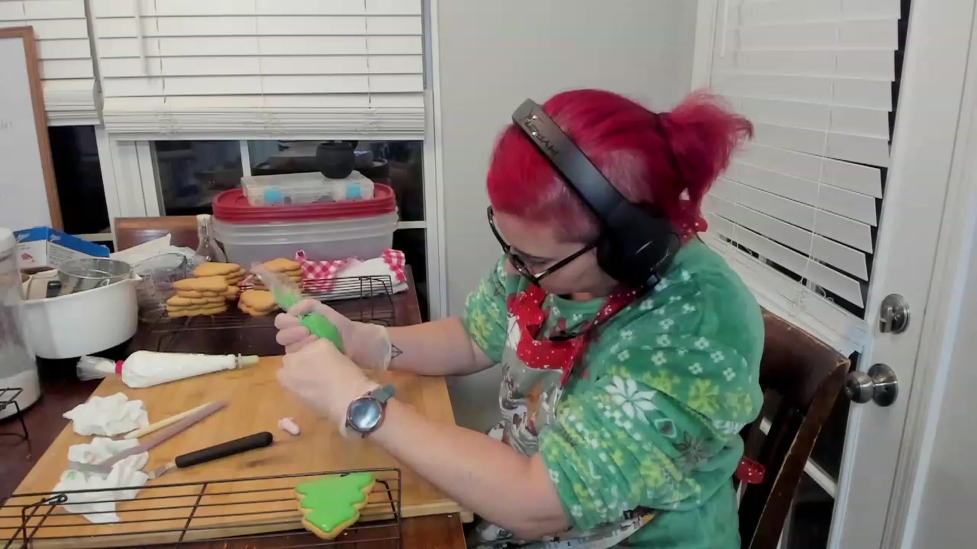 Gallery image thumbnail from FoxyDame's myfreecams stream on, 12/16/2022, 08:09 image 1 of 20