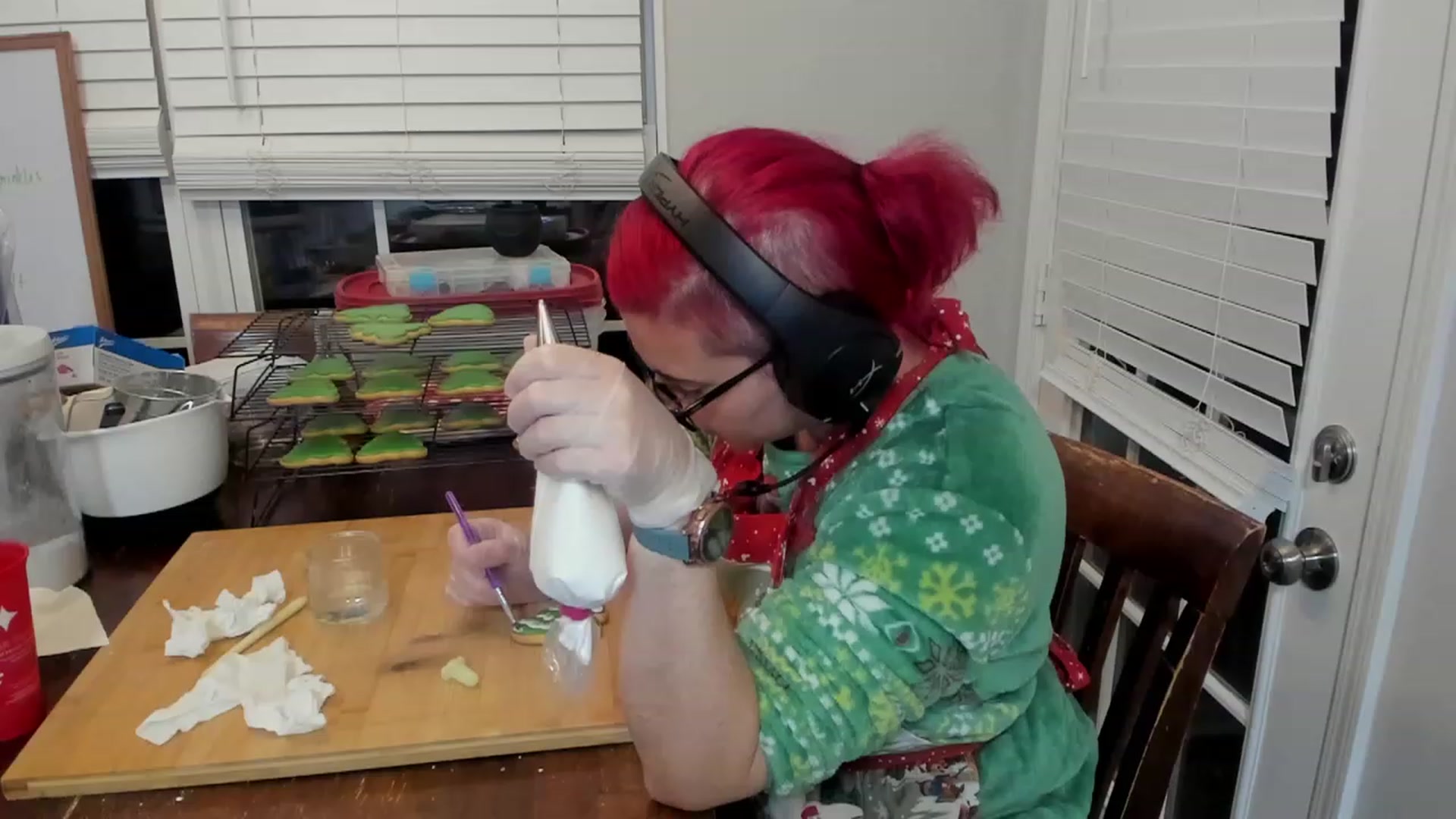 Gallery image thumbnail from FoxyDame's myfreecams stream on, 12/16/2022, 08:36 image 10 of 20