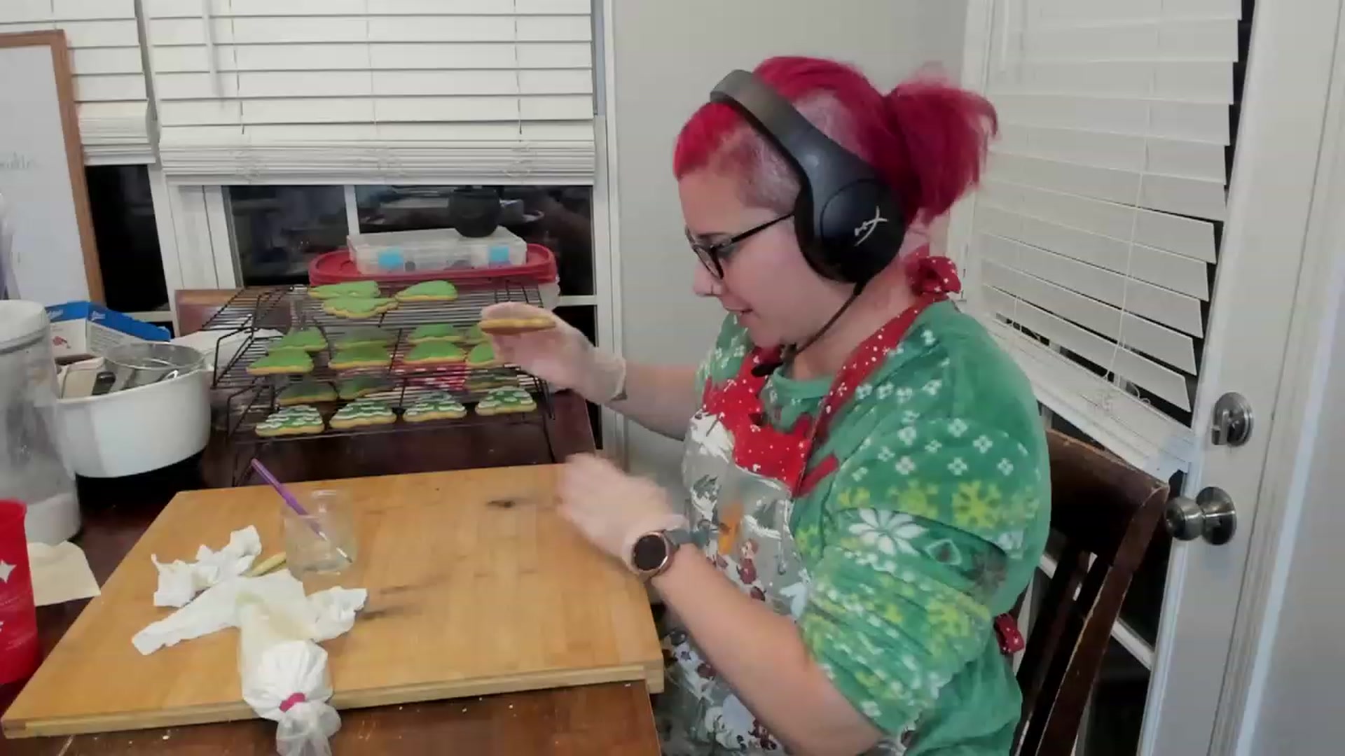 Gallery image thumbnail from FoxyDame's myfreecams stream on, 12/16/2022, 08:36 image 20 of 20