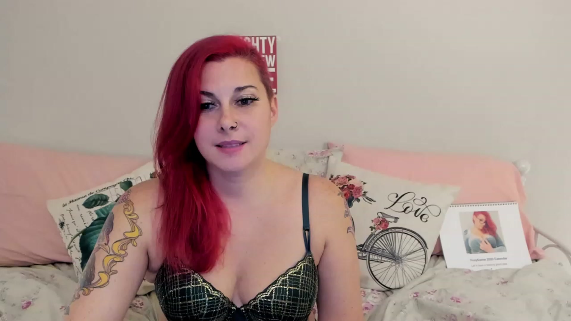 Gallery image thumbnail from FoxyDame's myfreecams stream on, 12/24/2022, 06:14 image 12 of 20