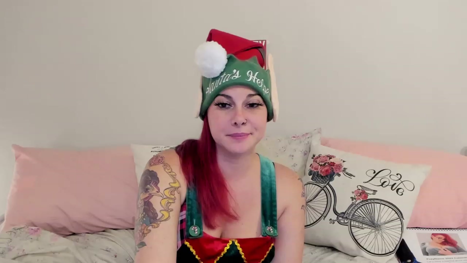 Gallery image thumbnail from FoxyDame's myfreecams stream on, 12/25/2022, 06:40 image 15 of 20