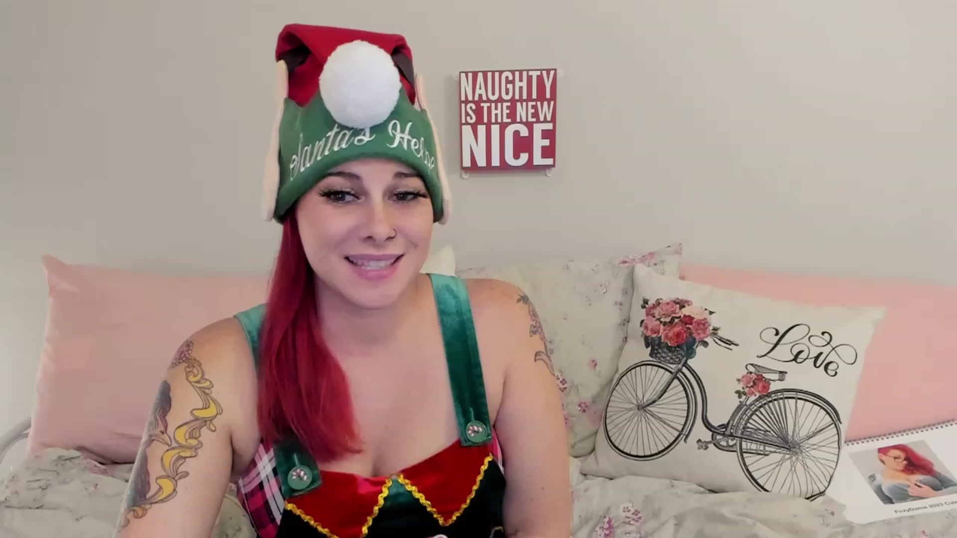 Gallery image thumbnail from FoxyDame's myfreecams stream on, 12/25/2022, 06:40 image 4 of 20