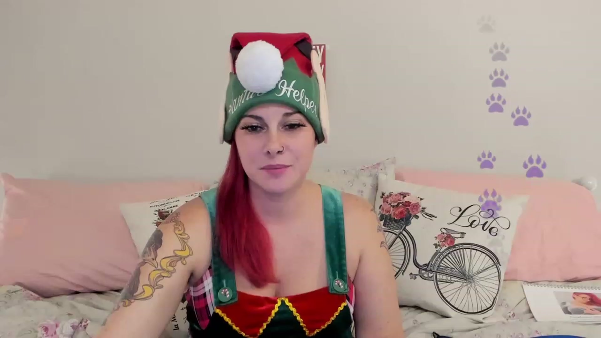 Gallery image thumbnail from FoxyDame's myfreecams stream on, 12/25/2022, 06:40 image 5 of 20