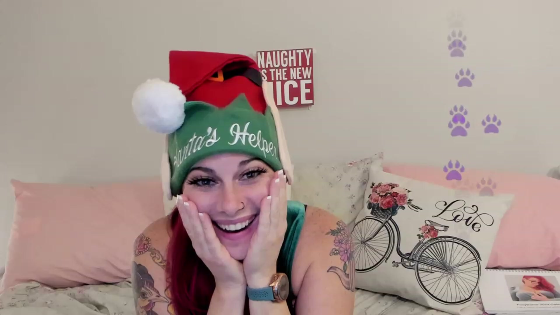 Gallery image thumbnail from FoxyDame's myfreecams stream on, 12/25/2022, 06:40 image 8 of 20