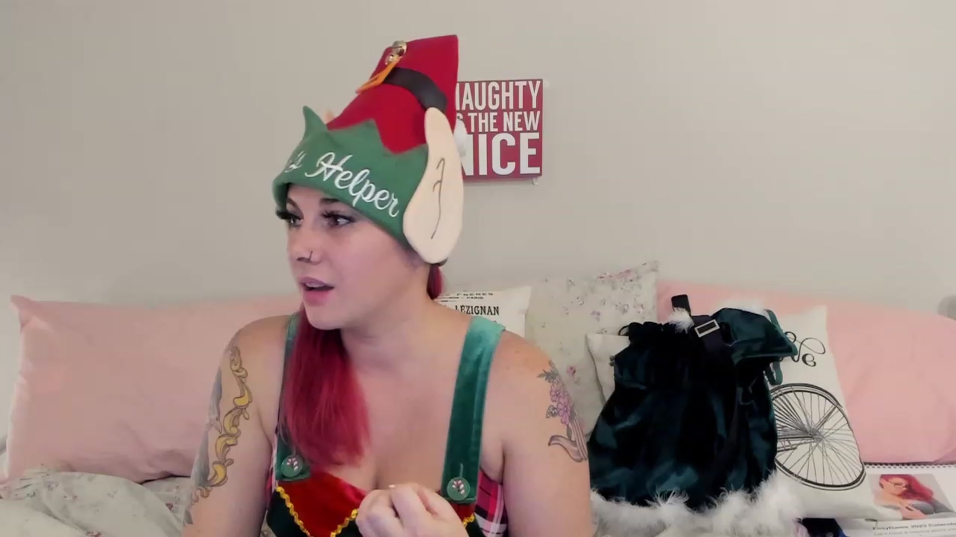 Gallery image thumbnail from FoxyDame's myfreecams stream on, 12/25/2022, 06:40 image 18 of 20