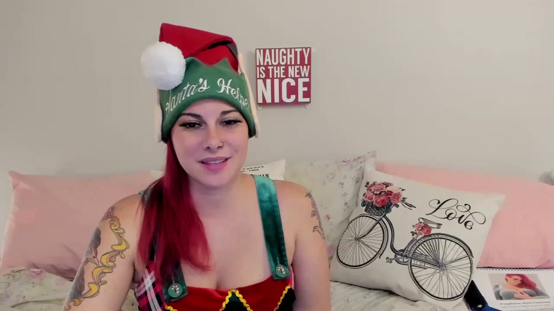 Gallery image thumbnail from FoxyDame's myfreecams stream on, 12/25/2022, 06:40 image 14 of 20