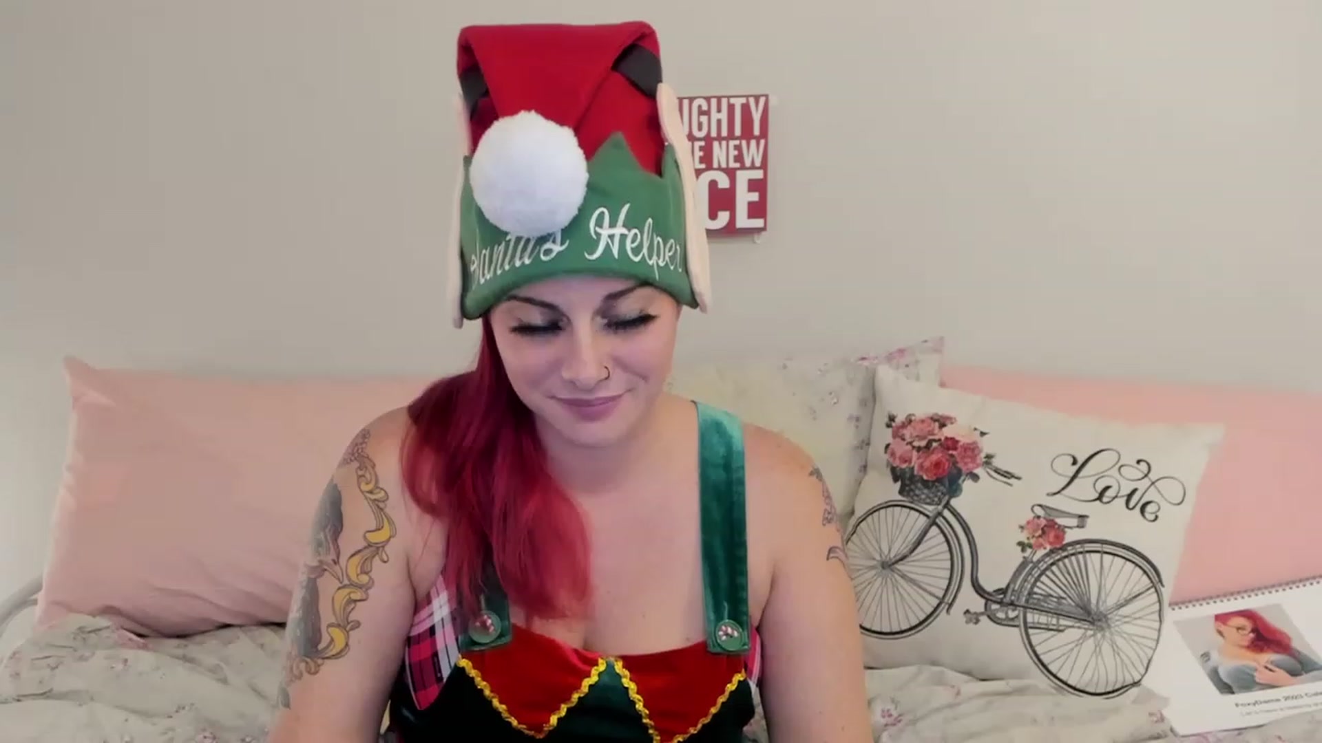 Gallery image thumbnail from FoxyDame's myfreecams stream on, 12/25/2022, 06:40 image 2 of 20