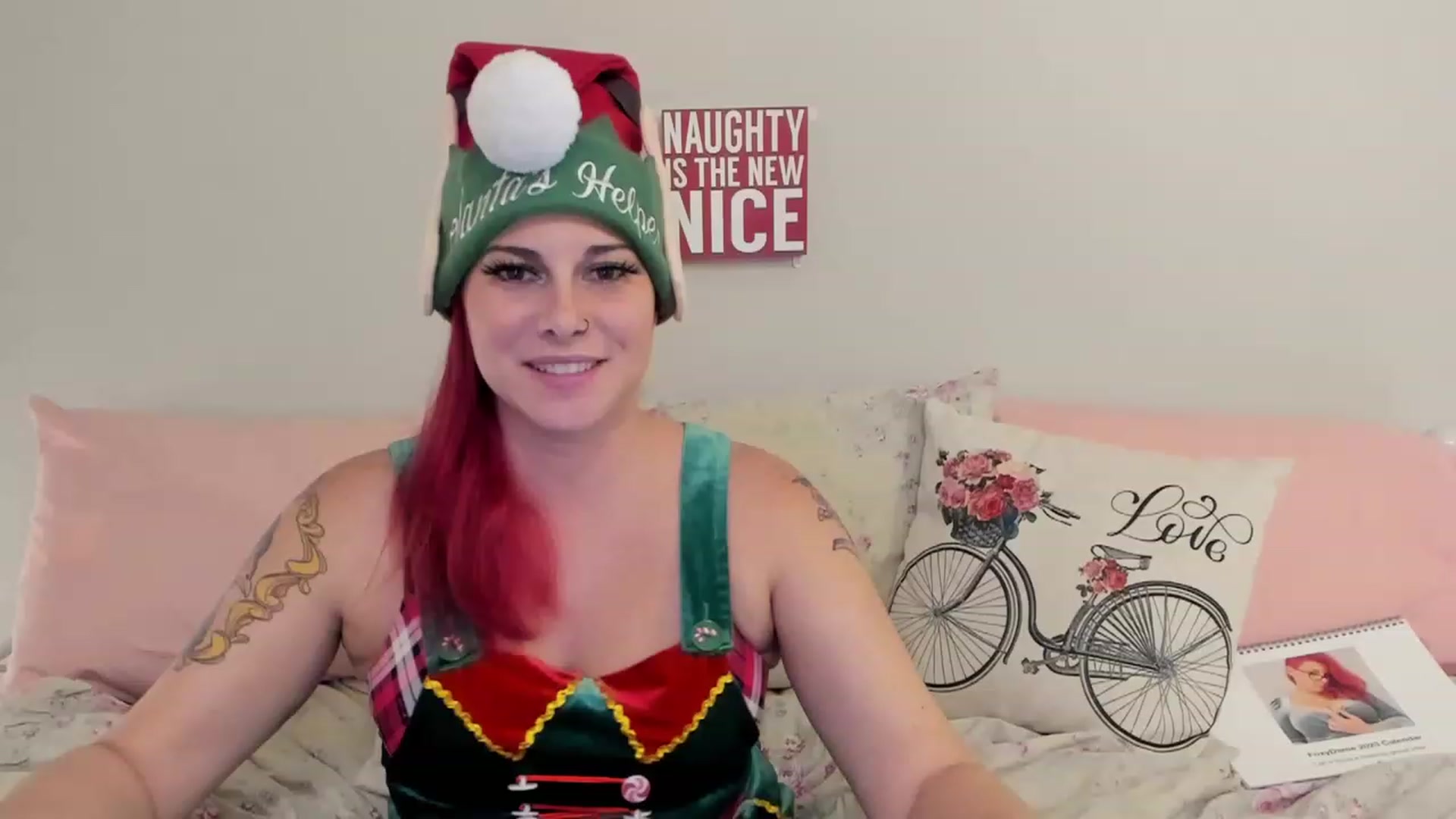 Gallery image thumbnail from FoxyDame's myfreecams stream on, 12/25/2022, 06:40 image 1 of 20
