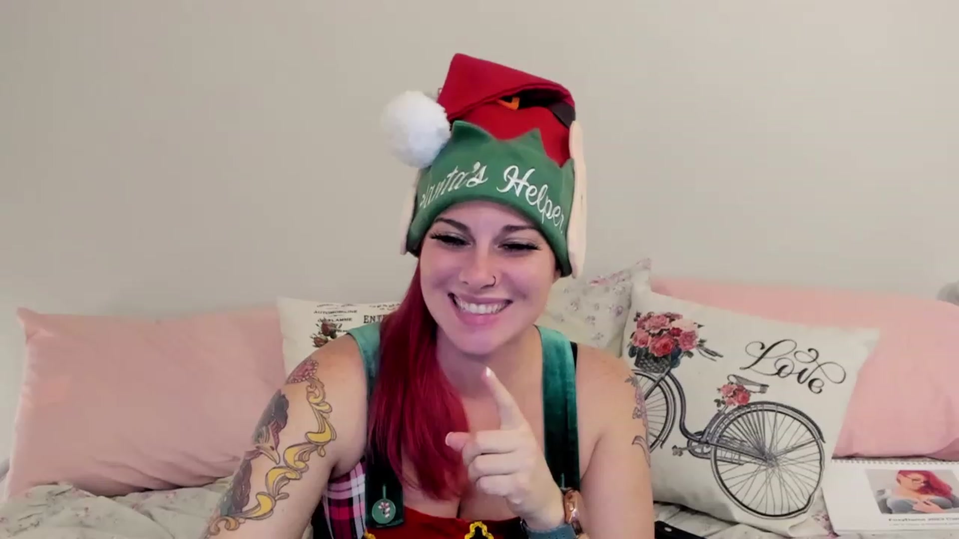 Gallery image thumbnail from FoxyDame's myfreecams stream on, 12/25/2022, 06:40 image 9 of 20