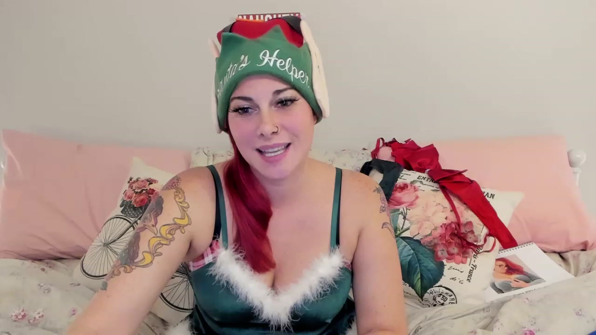 Gallery image thumbnail from FoxyDame's myfreecams stream on, 12/26/2022, 04:32 image 16 of 20