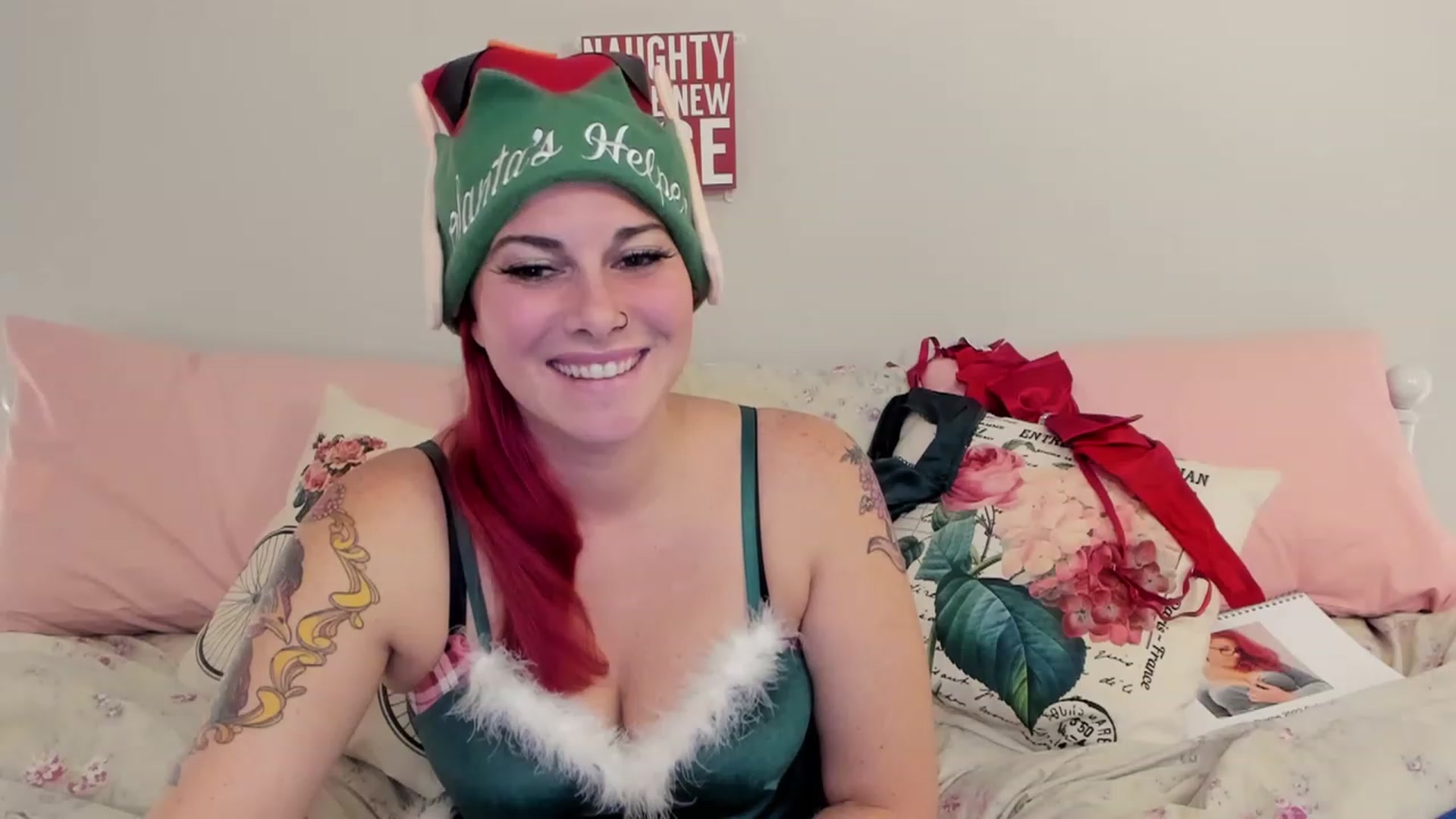Gallery image thumbnail from FoxyDame's myfreecams stream on, 12/26/2022, 04:32 image 17 of 20