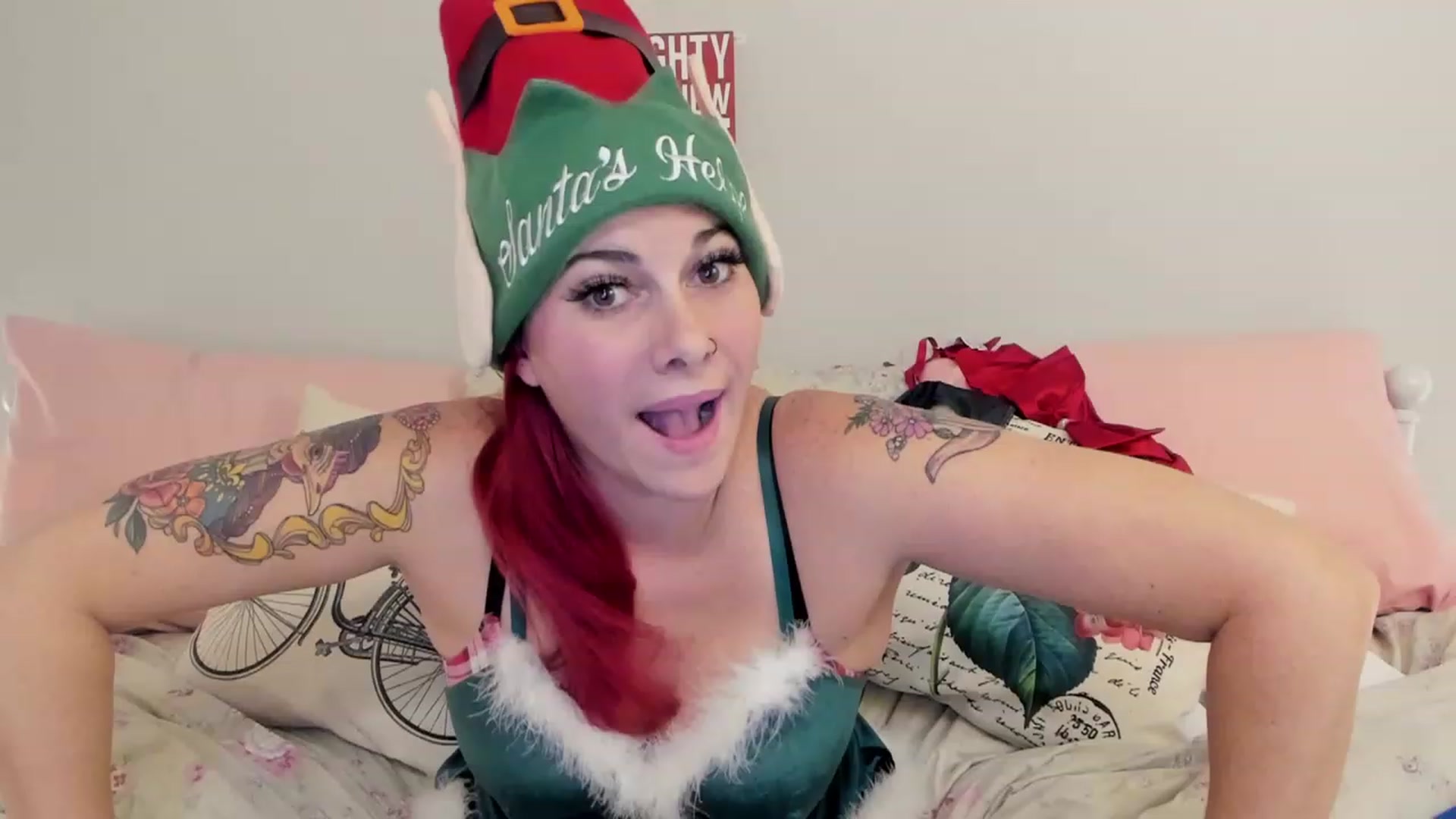 Gallery image thumbnail from FoxyDame's myfreecams stream on, 12/26/2022, 04:32 image 12 of 20