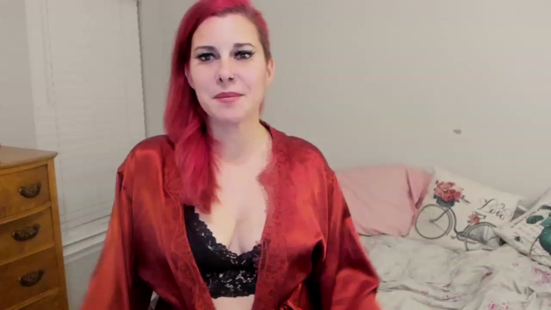Gallery image thumbnail from FoxyDame's myfreecams stream on, 01/01/2023, 09:40 image 5 of 20