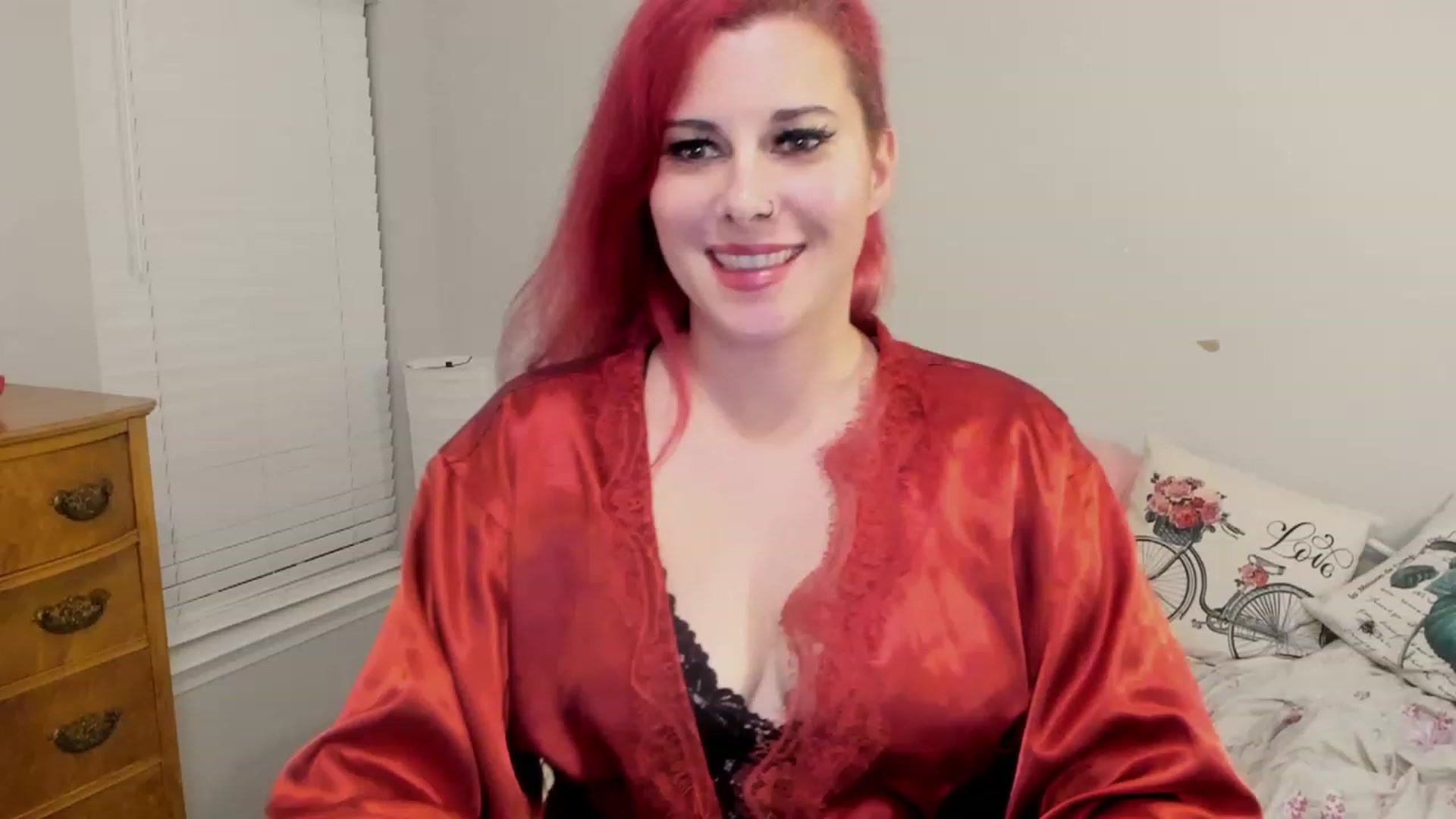 Gallery image thumbnail from FoxyDame's myfreecams stream on, 01/01/2023, 09:40 image 6 of 20