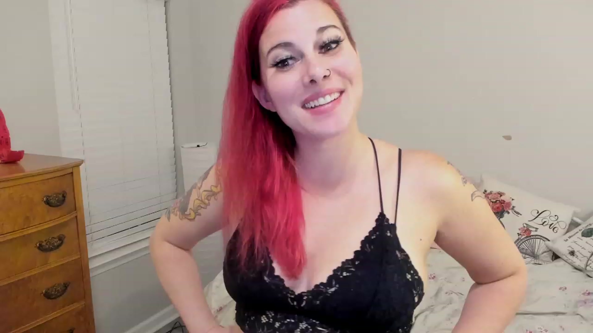 Gallery image thumbnail from FoxyDame's myfreecams stream on, 01/01/2023, 09:40 image 19 of 20