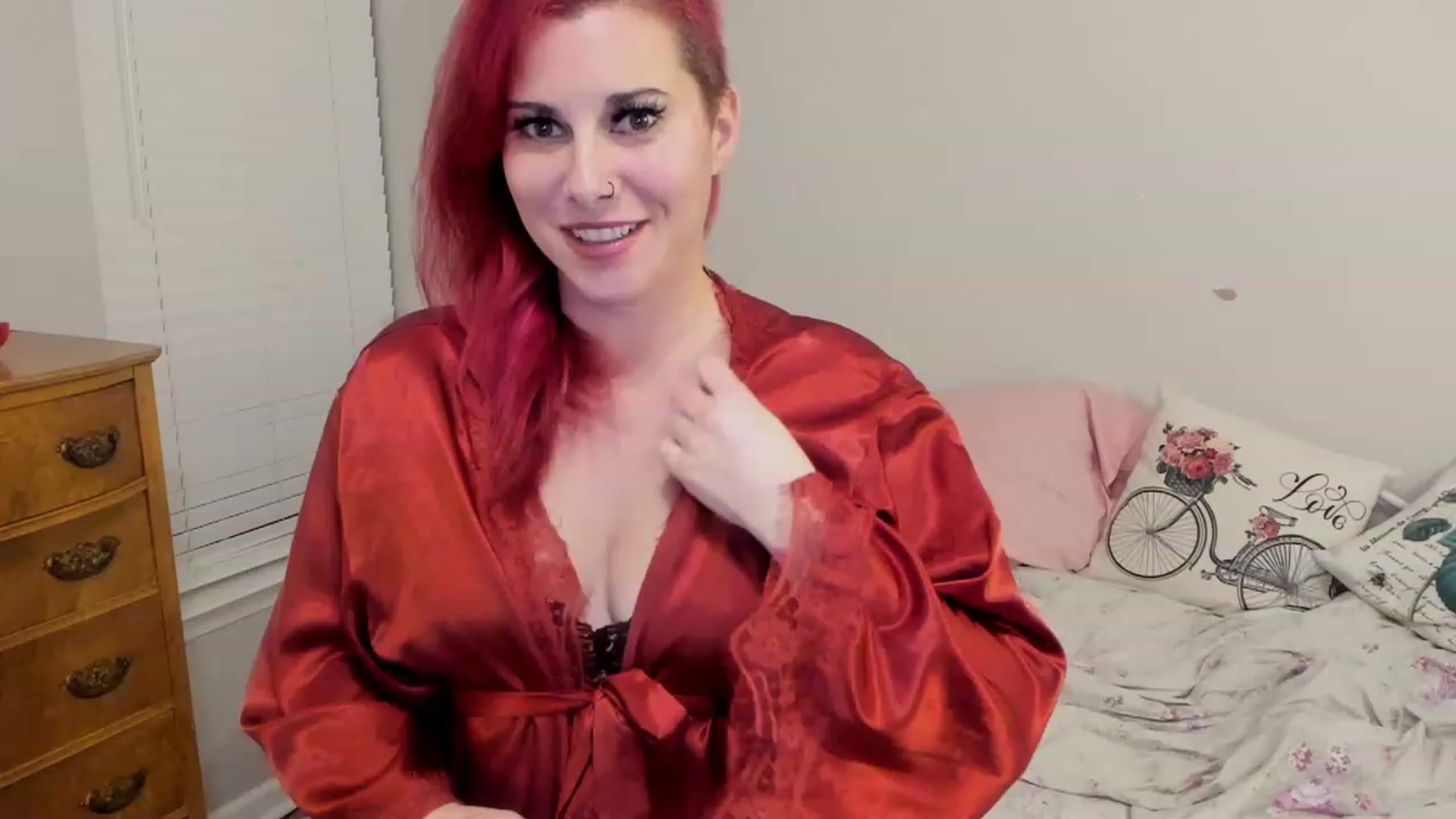 Gallery image thumbnail from FoxyDame's myfreecams stream on, 01/01/2023, 09:40 image 8 of 20