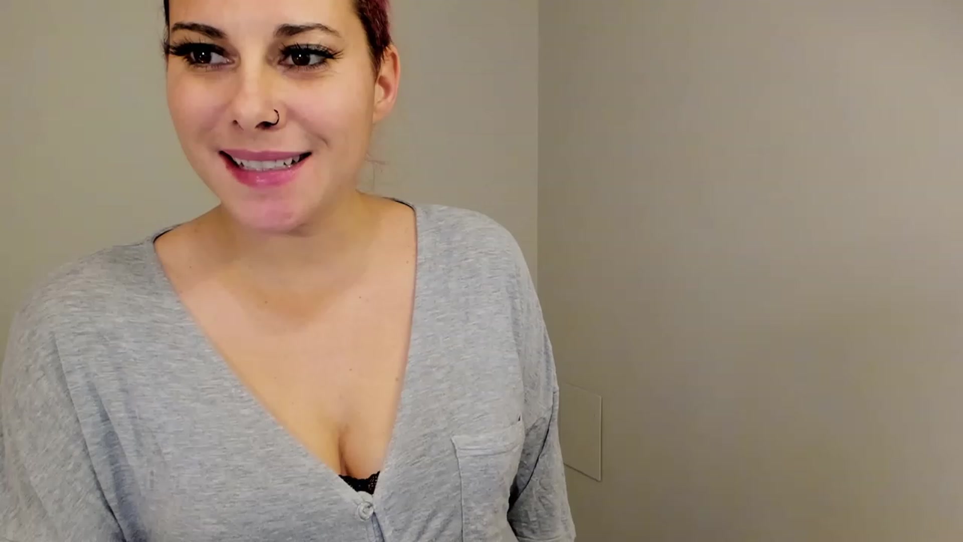Gallery image thumbnail from FoxyDame's myfreecams stream on, 01/03/2023, 05:18 image 4 of 20