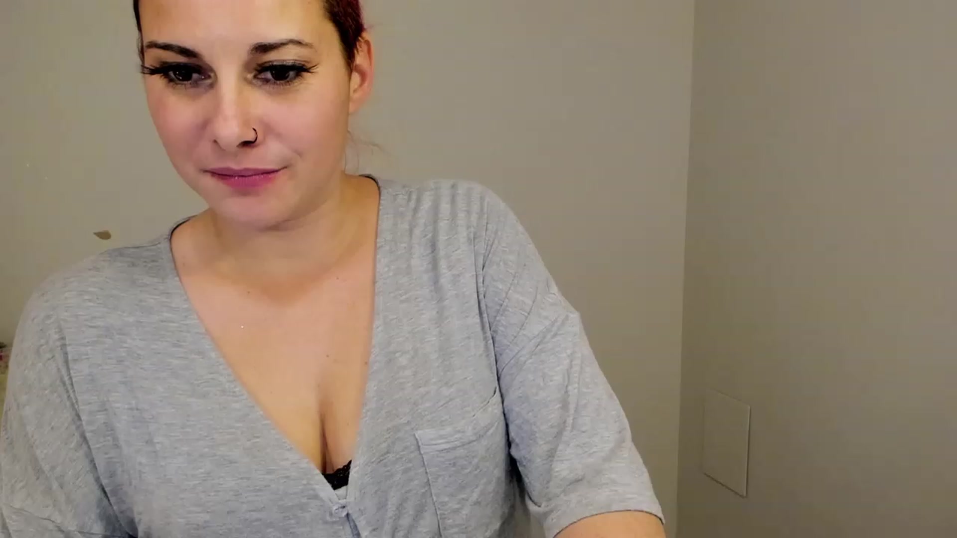 Gallery image thumbnail from FoxyDame's myfreecams stream on, 01/03/2023, 05:18 image 12 of 20