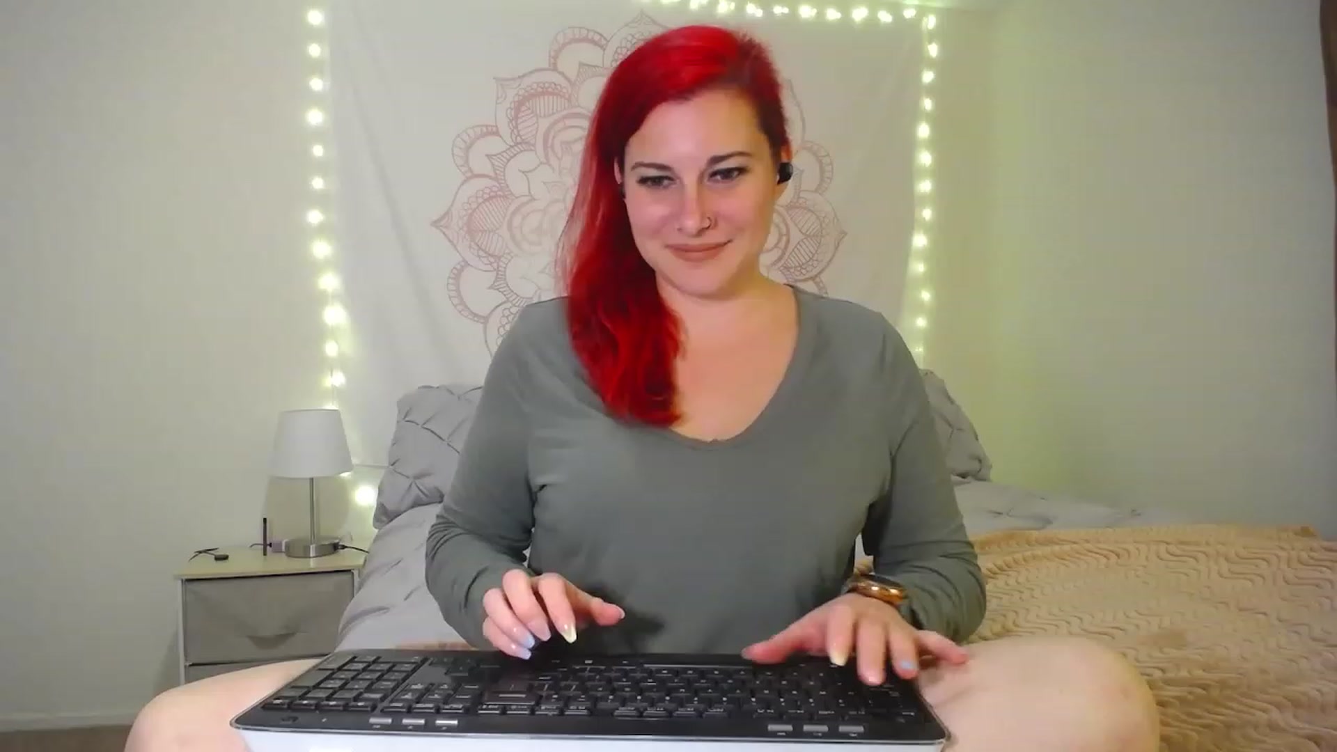 Gallery image thumbnail from FoxyDame's myfreecams stream on, 01/08/2023, 05:35 image 17 of 20