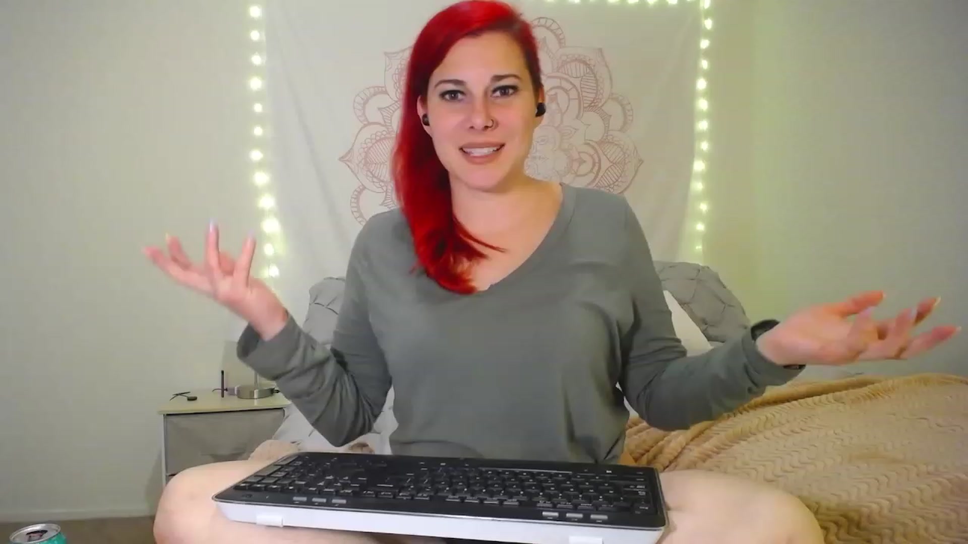 Gallery image thumbnail from FoxyDame's myfreecams stream on, 01/08/2023, 07:10 image 5 of 20