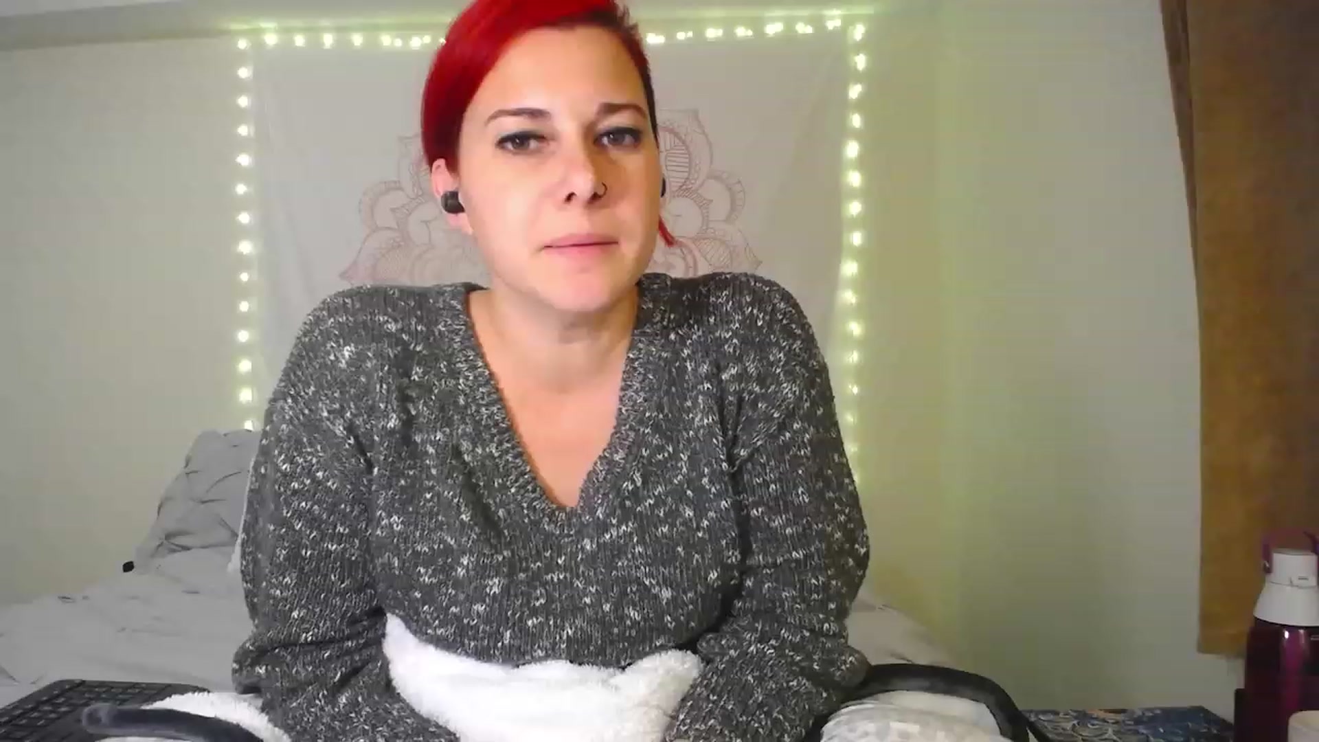 Gallery image thumbnail from FoxyDame's myfreecams stream on, 01/09/2023, 04:51 image 6 of 20