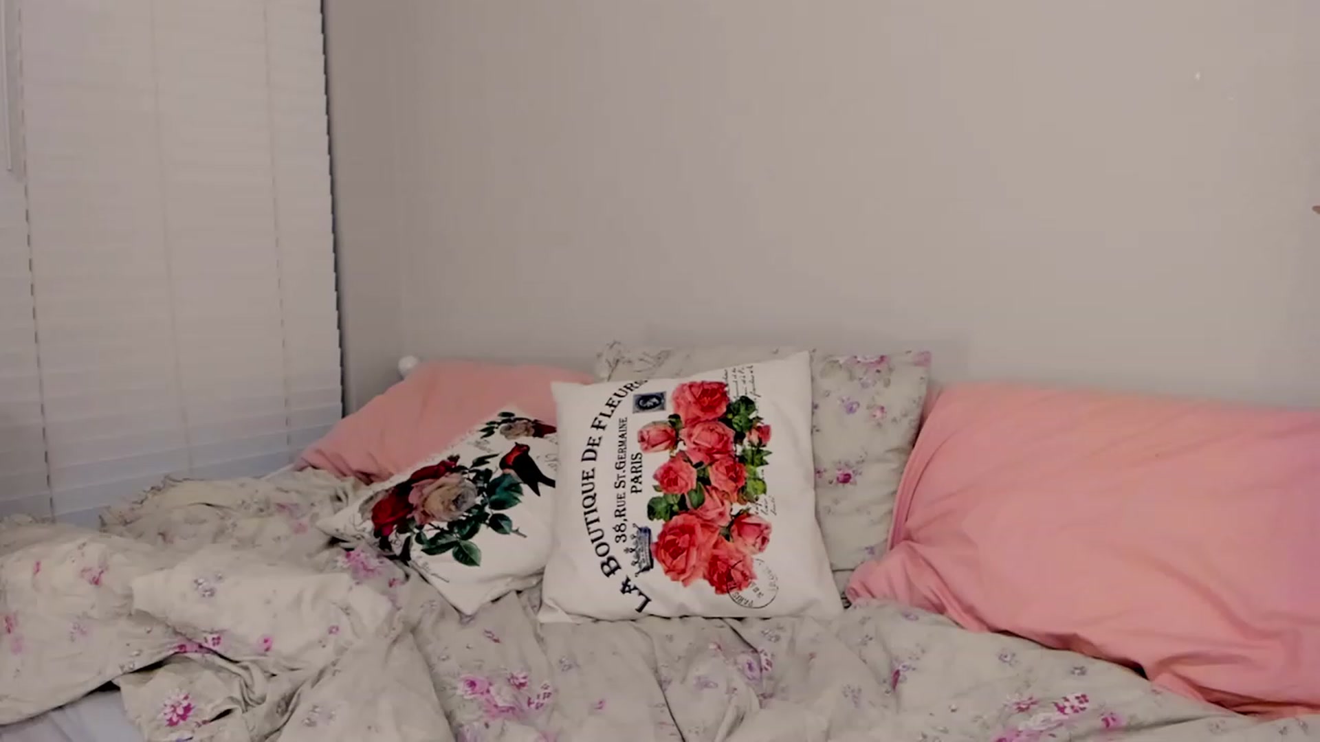 Gallery image thumbnail from FoxyDame's myfreecams stream on, 02/14/2023, 04:45 image 13 of 20