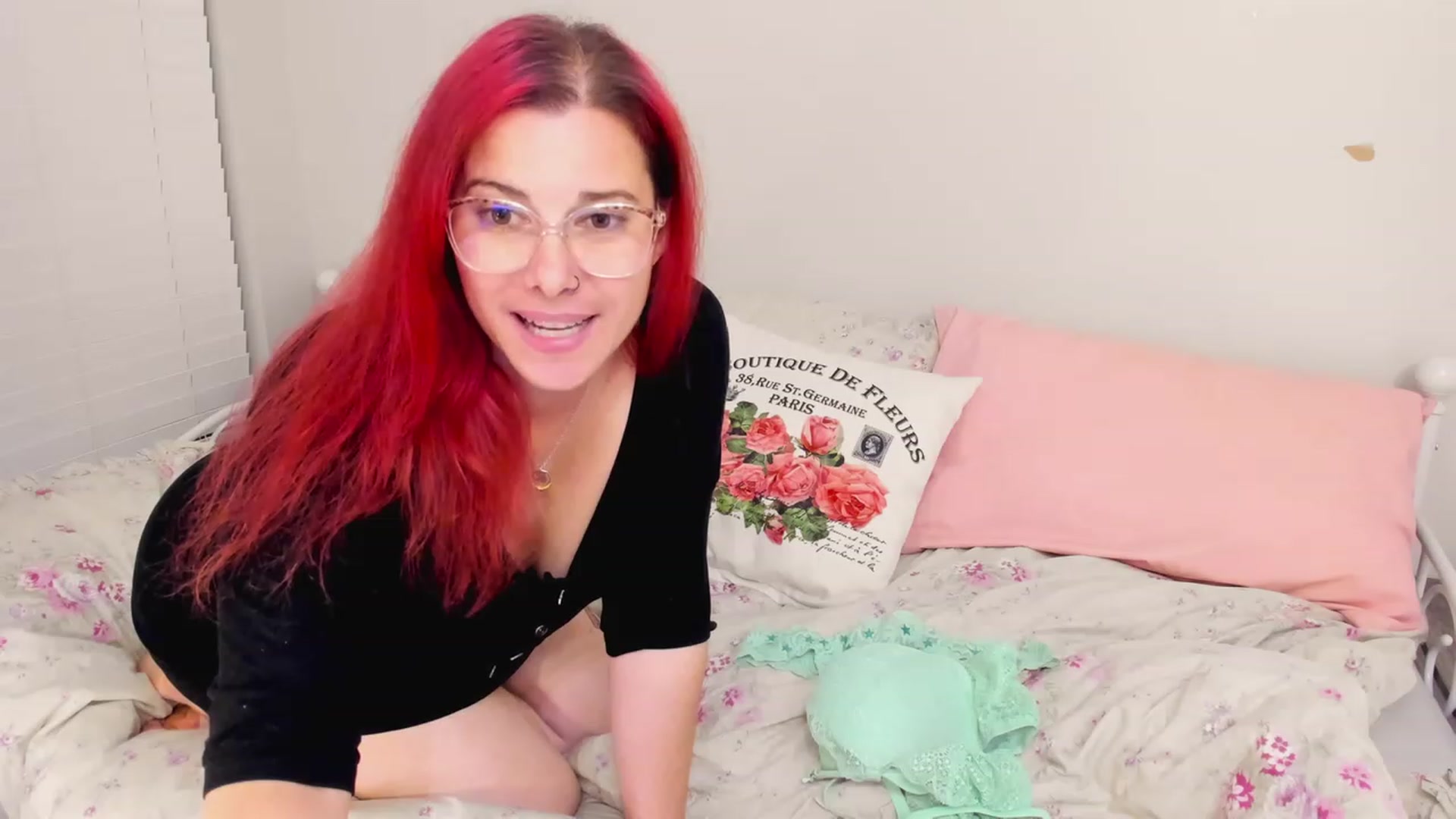 Gallery image thumbnail from FoxyDame's myfreecams stream on, 02/19/2023, 04:57 image 18 of 20