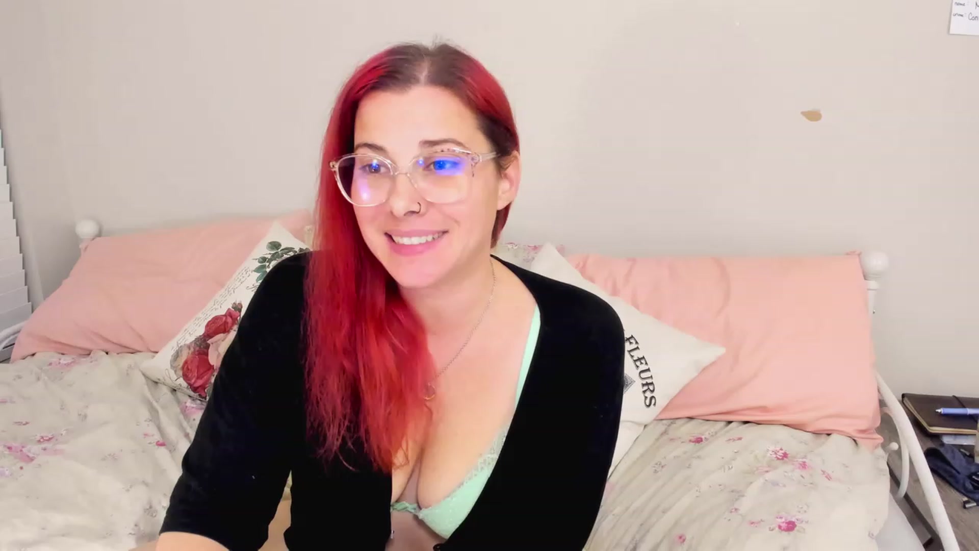 Gallery image thumbnail from FoxyDame's myfreecams stream on, 02/19/2023, 07:12 image 8 of 20