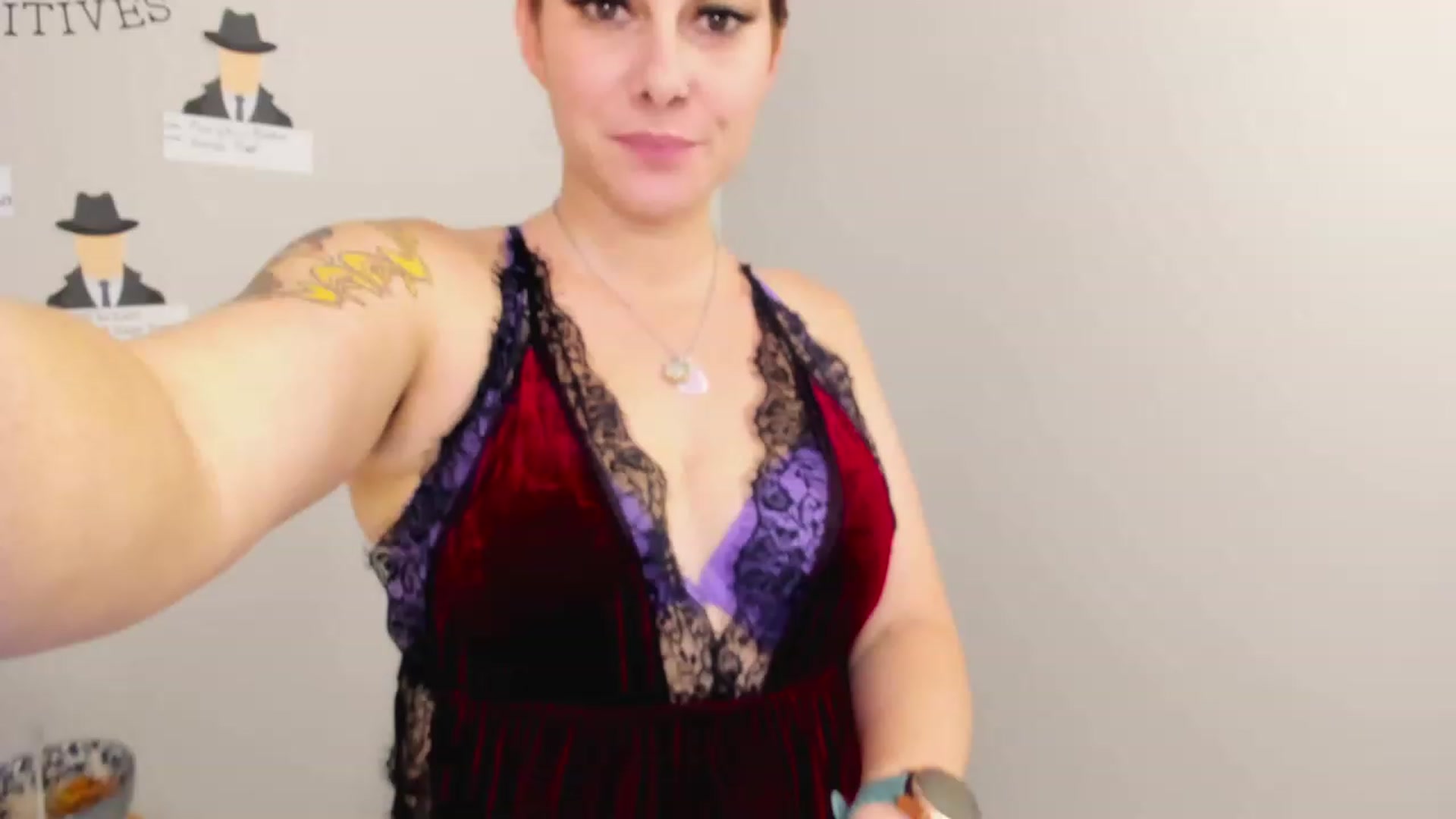 Gallery image thumbnail from FoxyDame's myfreecams stream on, 02/24/2023, 04:08 image 17 of 20