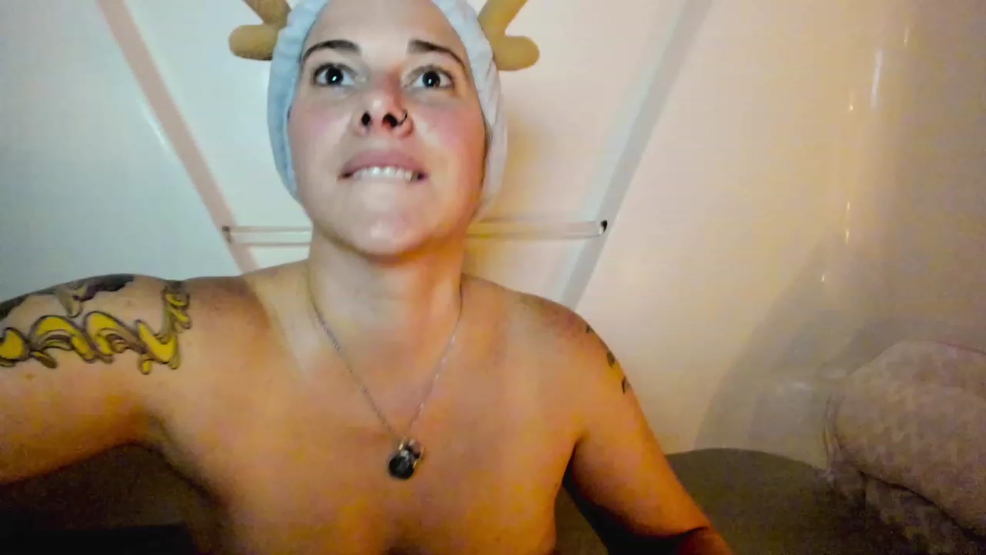 Gallery image thumbnail from FoxyDame's myfreecams stream on, 02/27/2023, 06:13 image 17 of 20