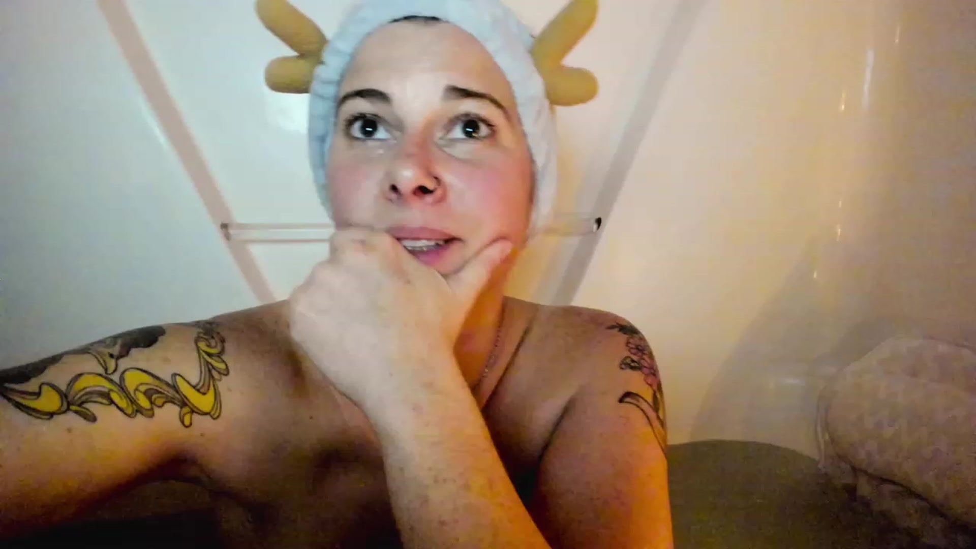 Gallery image thumbnail from FoxyDame's myfreecams stream on, 02/27/2023, 06:13 image 19 of 20