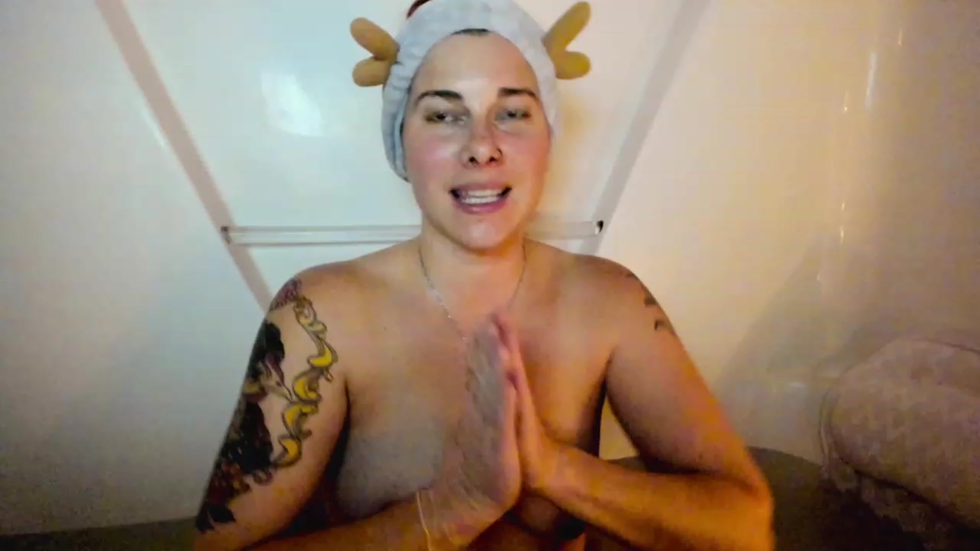 Gallery image thumbnail from FoxyDame's myfreecams stream on, 02/27/2023, 06:13 image 16 of 20
