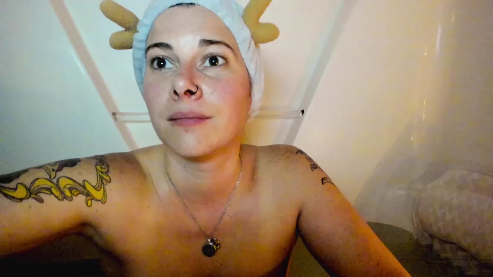 Gallery image thumbnail from FoxyDame's myfreecams stream on, 02/27/2023, 06:13 image 18 of 20