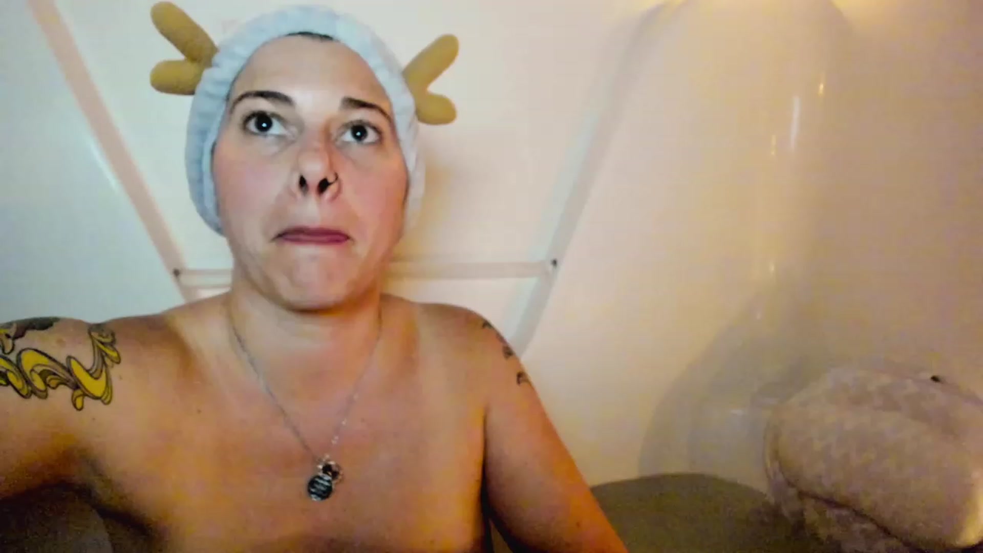 Gallery image thumbnail from FoxyDame's myfreecams stream on, 02/27/2023, 06:13 image 2 of 20