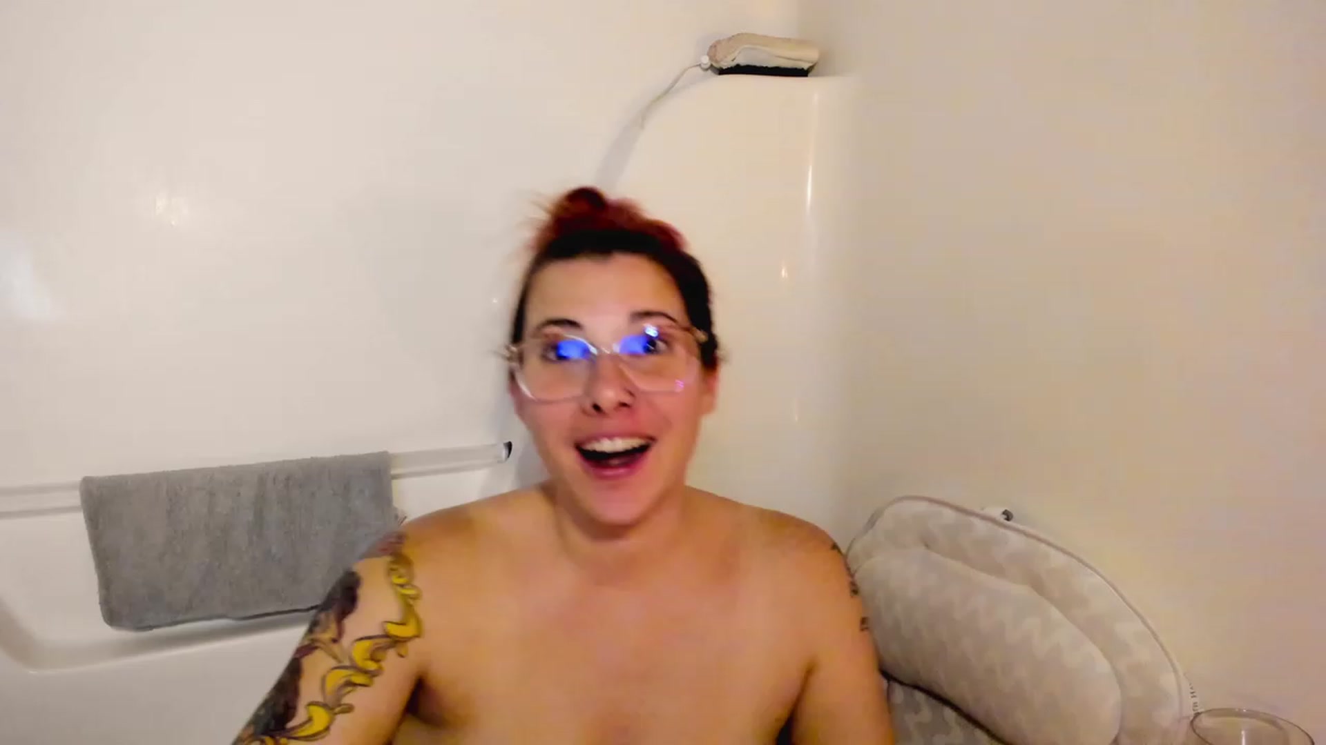 Gallery image thumbnail from FoxyDame's myfreecams stream on, 03/07/2023, 07:41 image 11 of 20